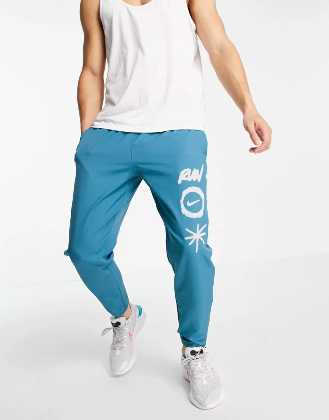 Nike Running – Wild Run Challenger – Shorts aus Webstoff in Blau günstig online kaufen