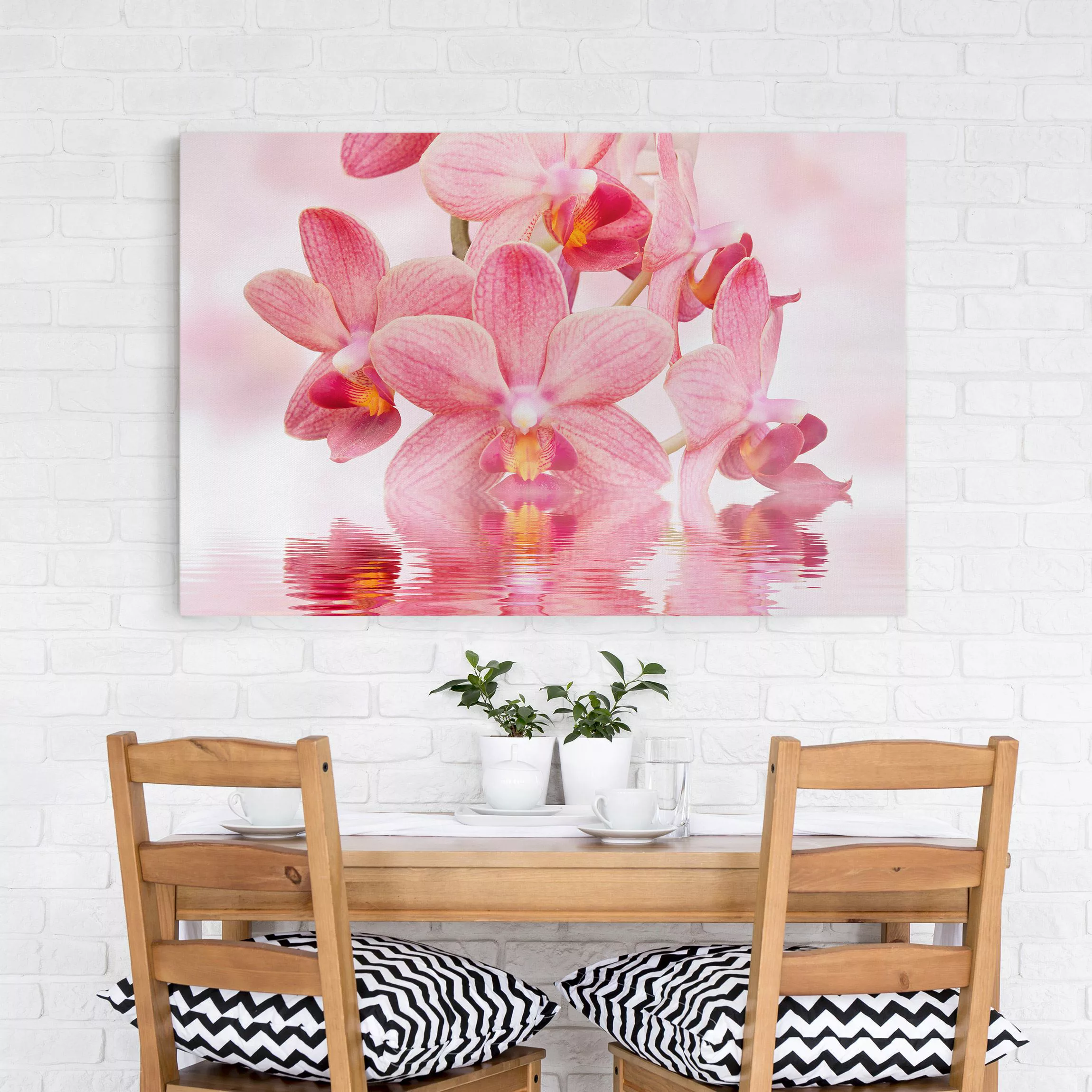 Leinwandbild Blumen - Querformat Rosa Orchideen auf Wasser günstig online kaufen