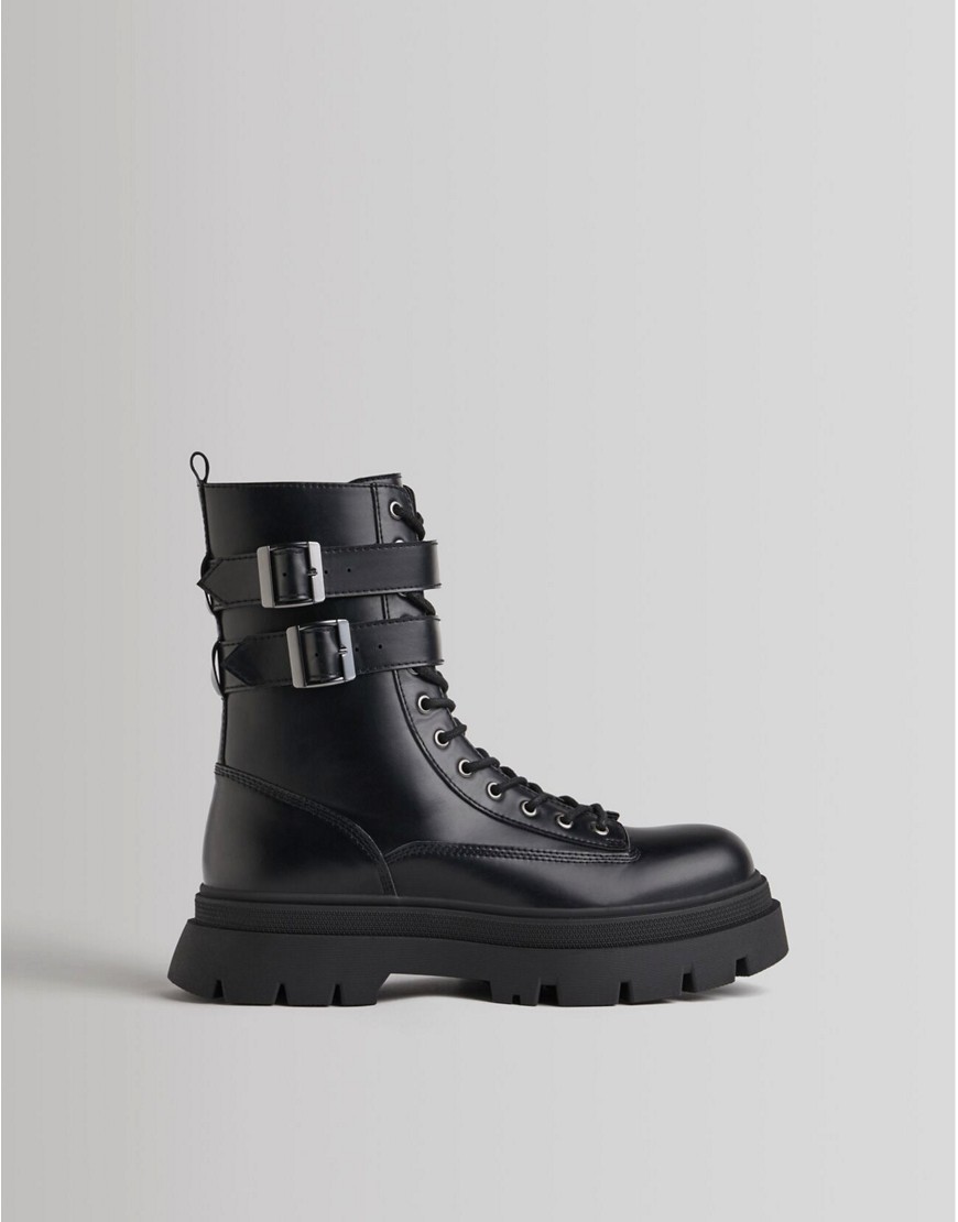 Bershka – Schnürstiefel mit dicker Sohle und Schnallen in Schwarz günstig online kaufen