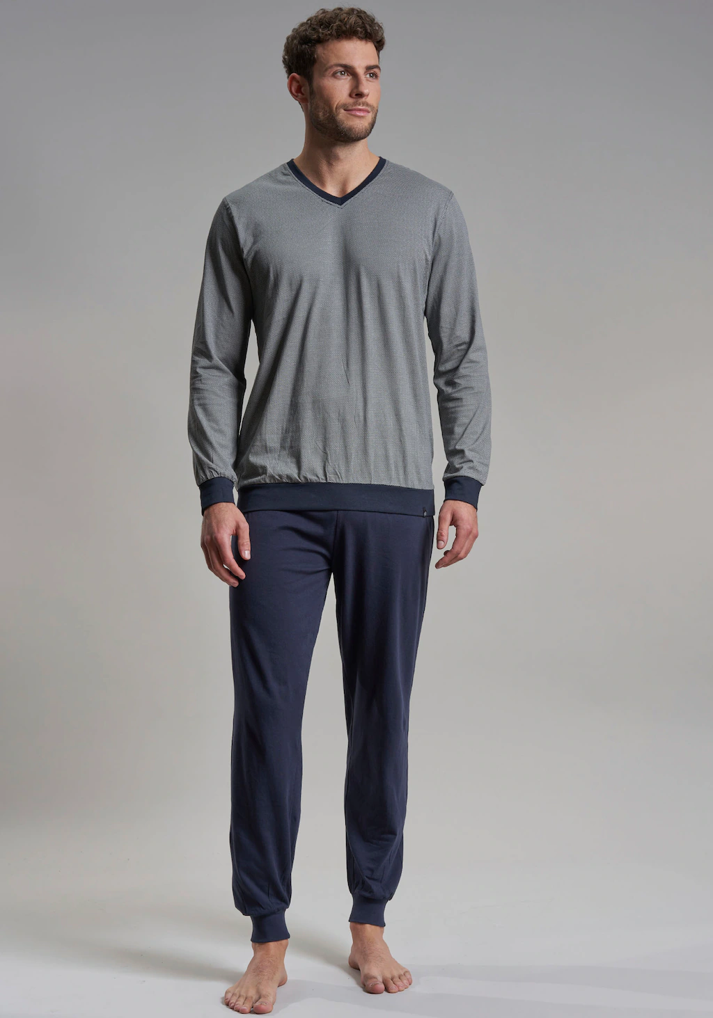 bugatti Pyjama "Genua", (2 tlg.), V-Ausschnitt, Langarm, lange Hose, mit Lo günstig online kaufen