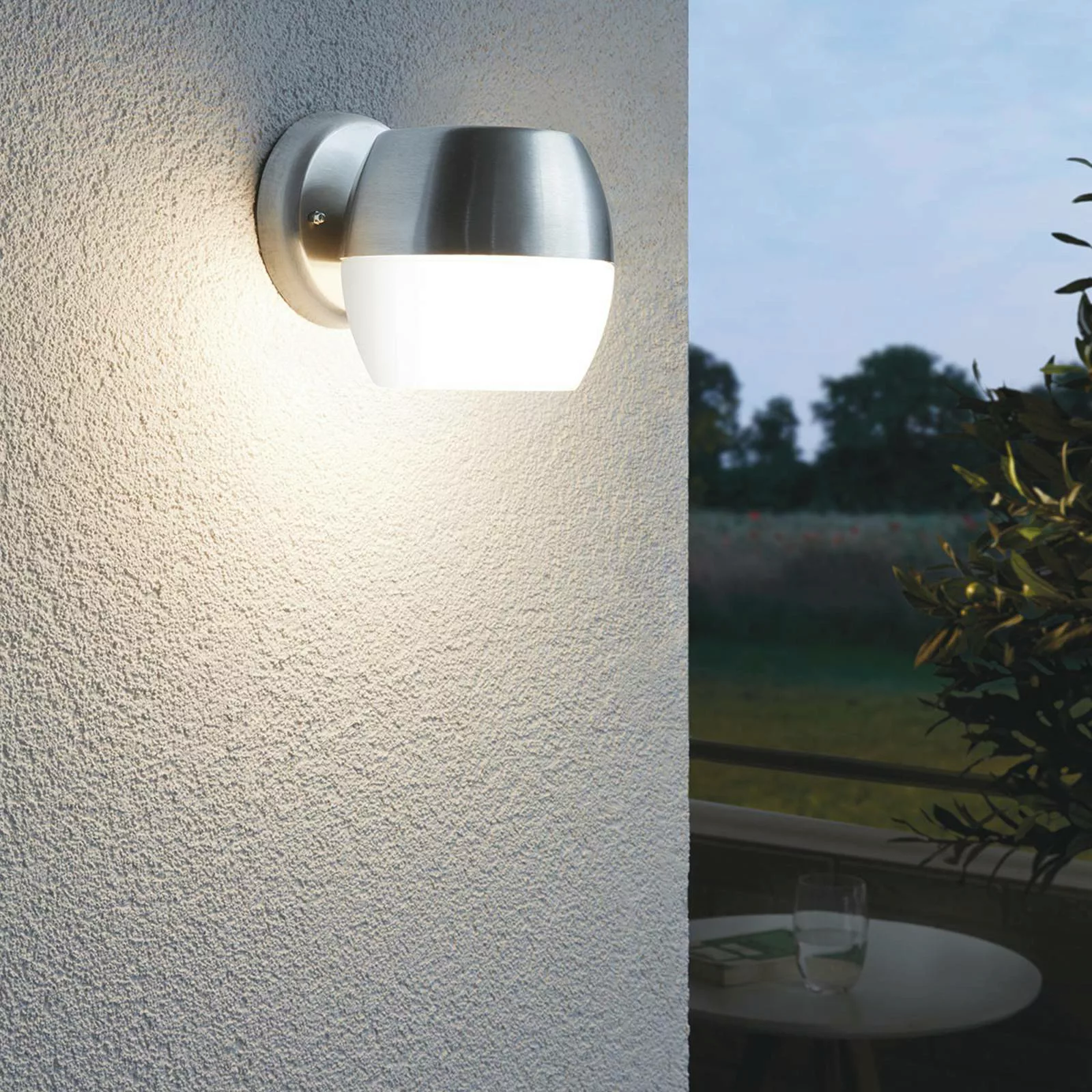Moderne LED-Außenwandleuchte Oncala mit Glasschirm günstig online kaufen