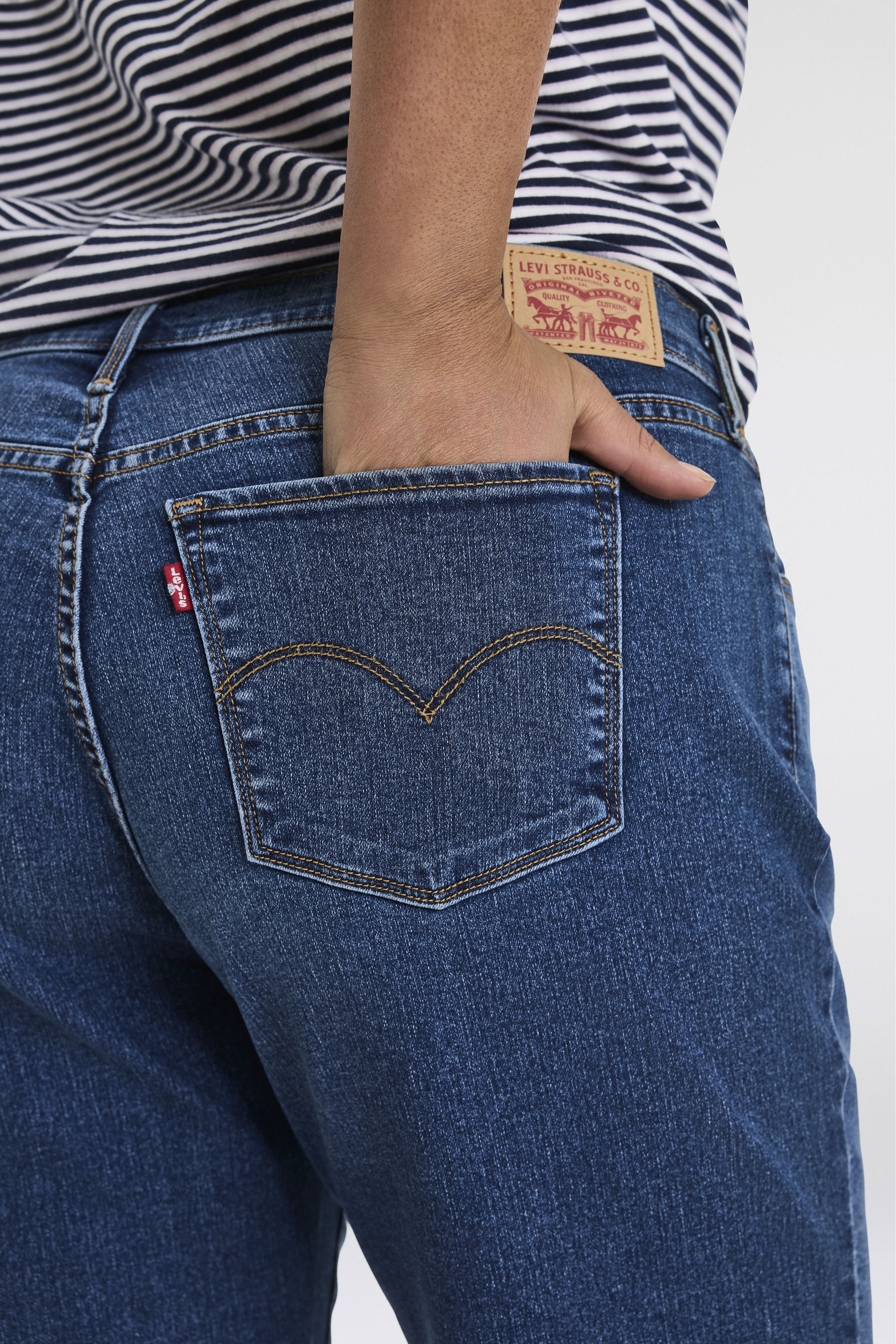Levis Plus Shorts "PL SHAPING BERMUDA DA", Sommerhose im Five-Pocket Style günstig online kaufen