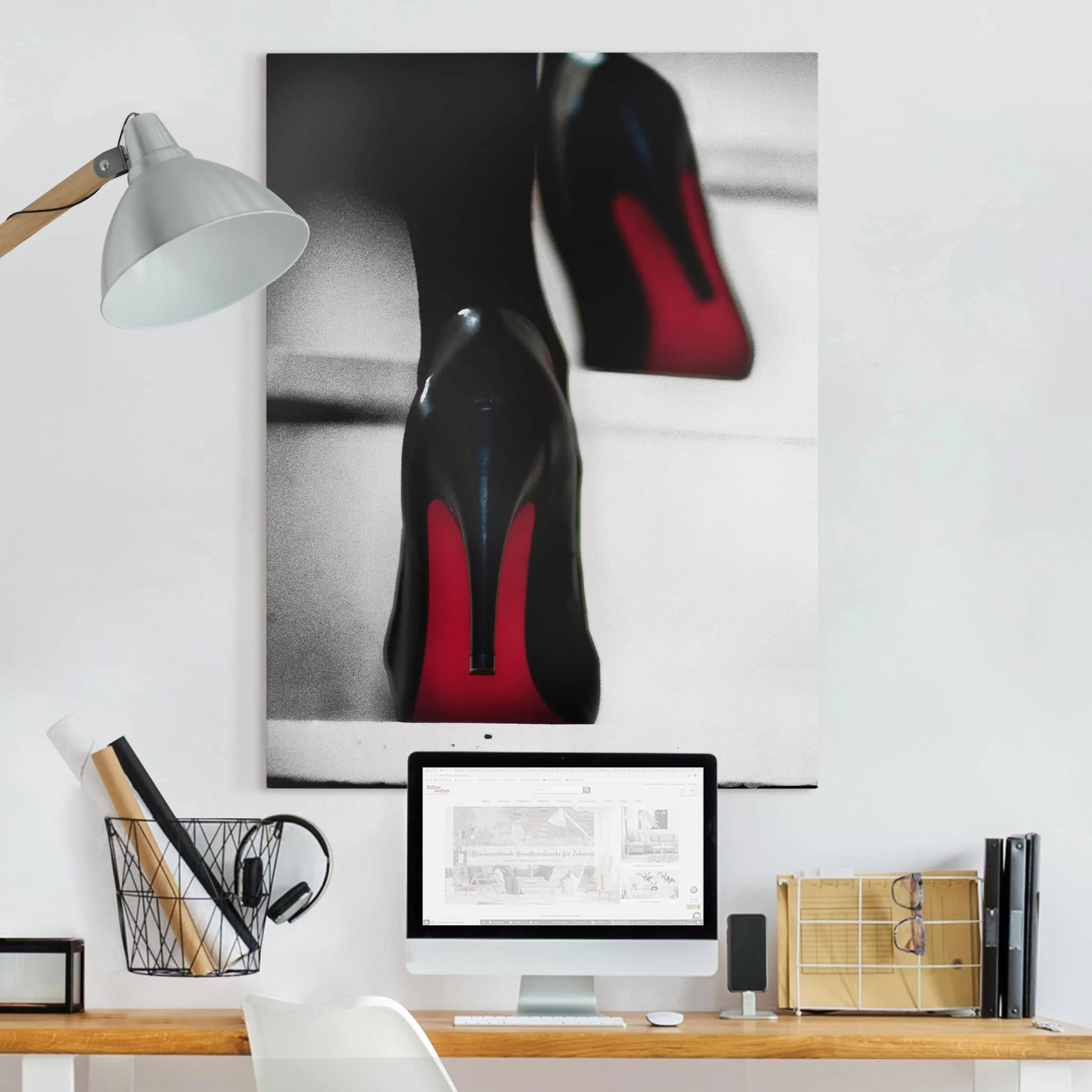 Leinwandbild Schwarz-Weiß - Hochformat High Heels in Rot günstig online kaufen