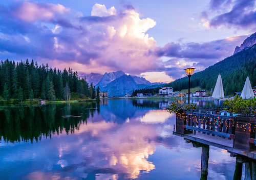 Papermoon Fototapete »MISURENA SEE-DOLOMITEN GEBIRGE ALPEN DORF TIROL WALD« günstig online kaufen