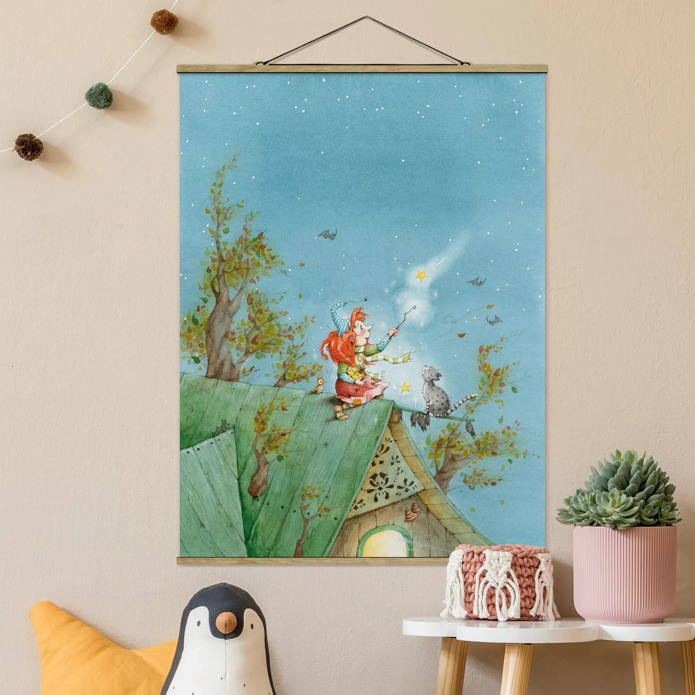 Stoffbild Kinderzimmer mit Posterleisten - Hochformat Frida und Kater Pumpe günstig online kaufen