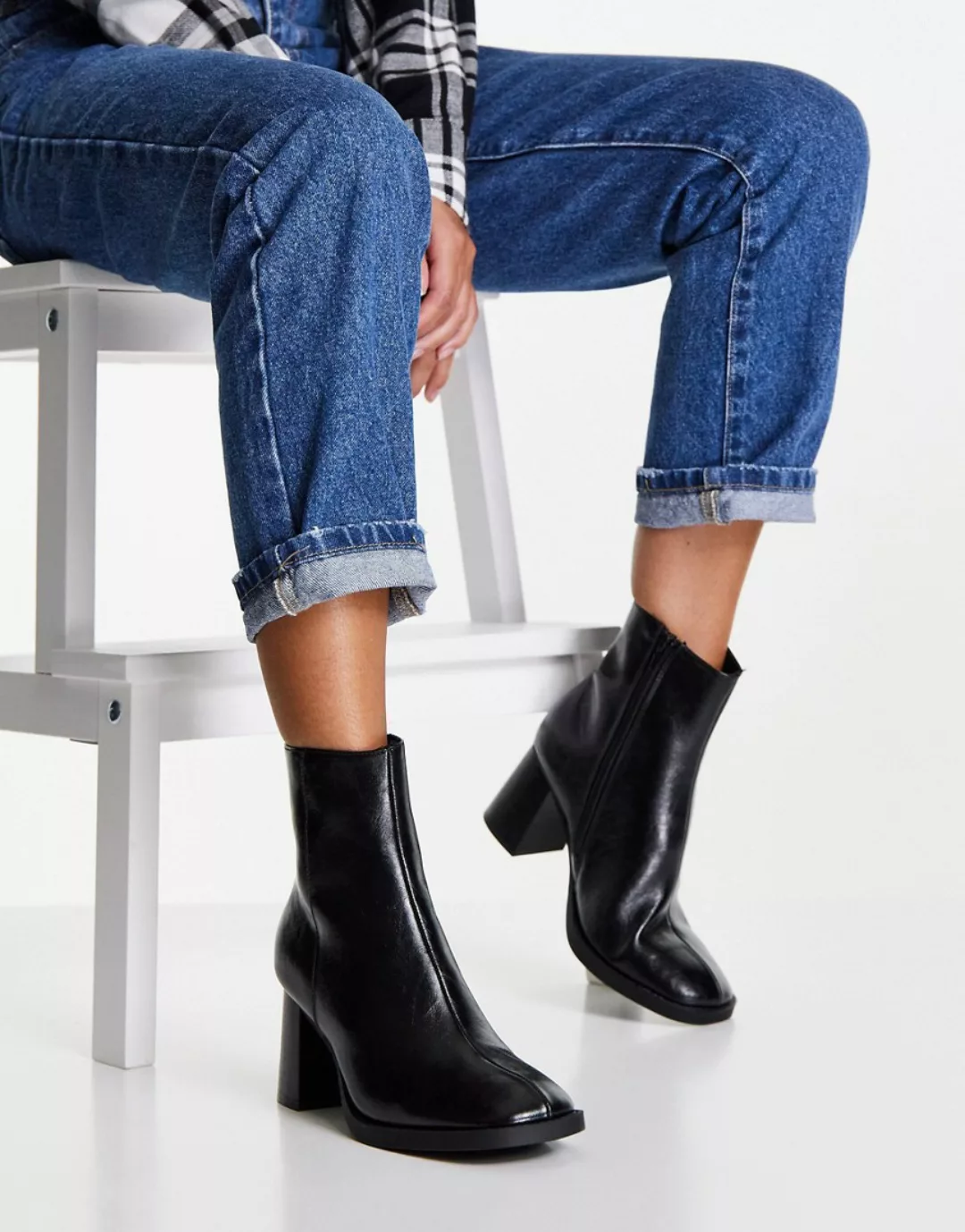 ASOS DESIGN – Revival – Stiefel mit runder Zehenpartie und Blockabsatz in S günstig online kaufen