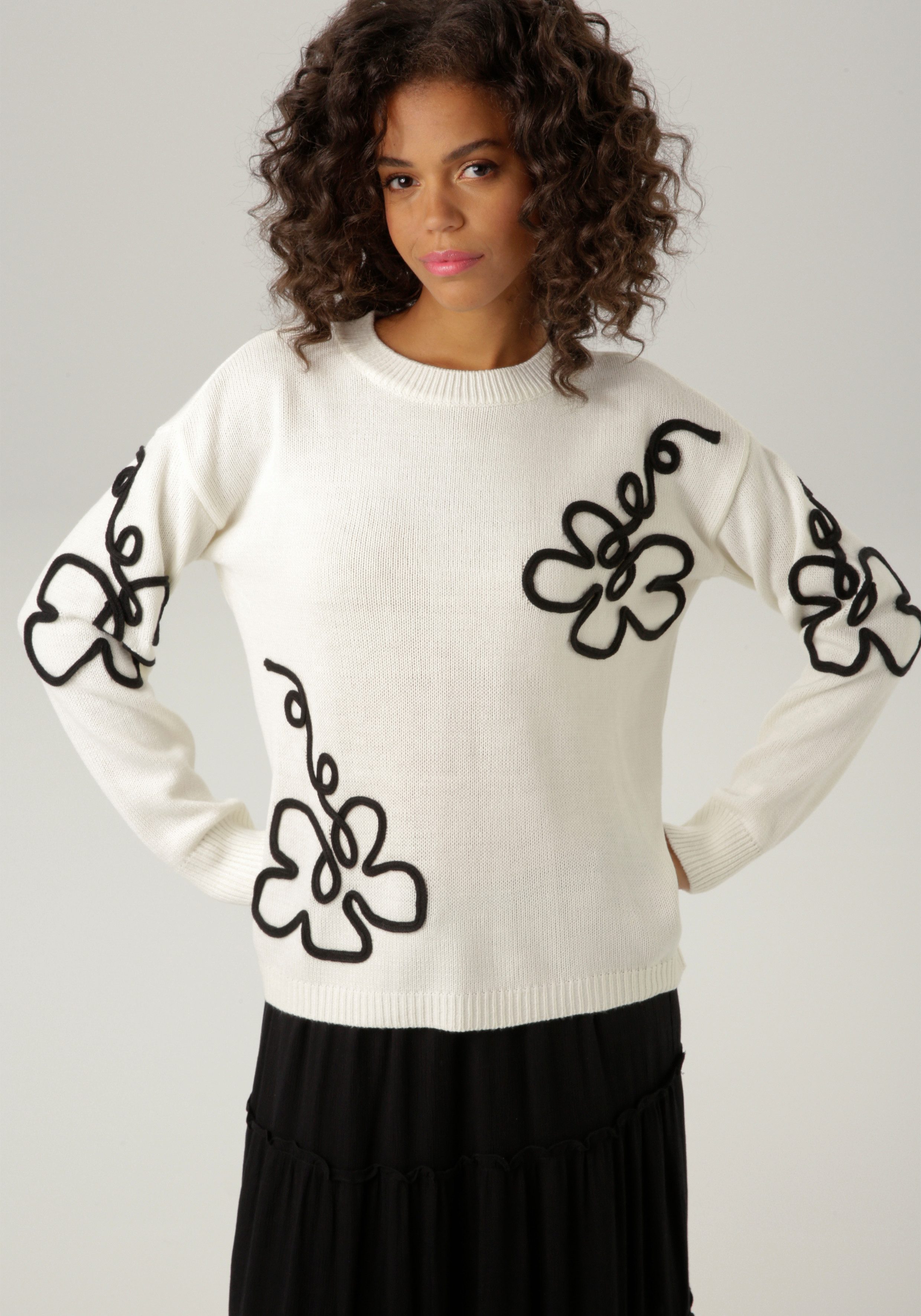 Aniston CASUAL Strickpullover, mit extravaganten Blüten-Applikationen günstig online kaufen