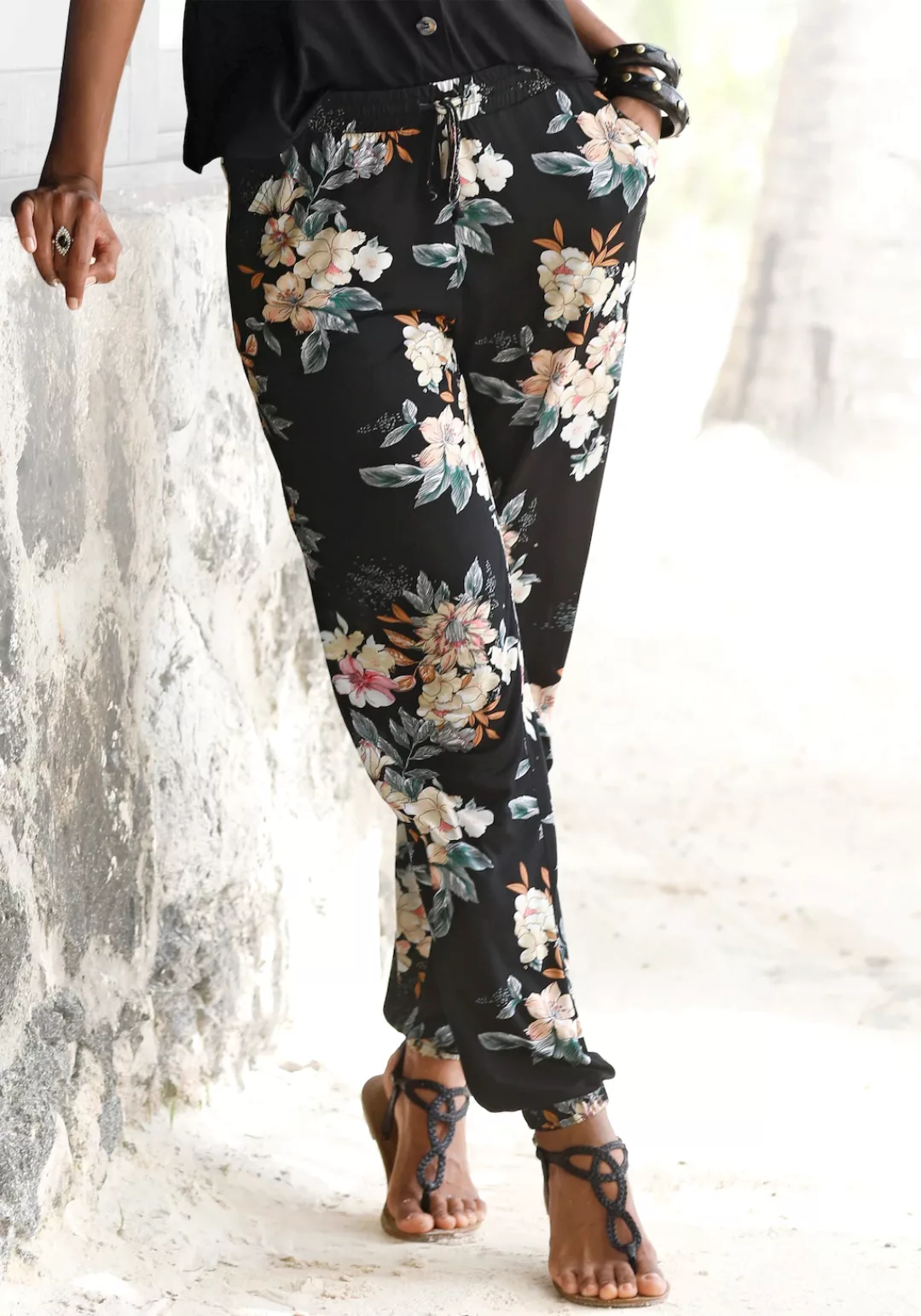 LASCANA Strandhose mit Blumendruck und Taschen, Jerseyhose, Sommerhose günstig online kaufen
