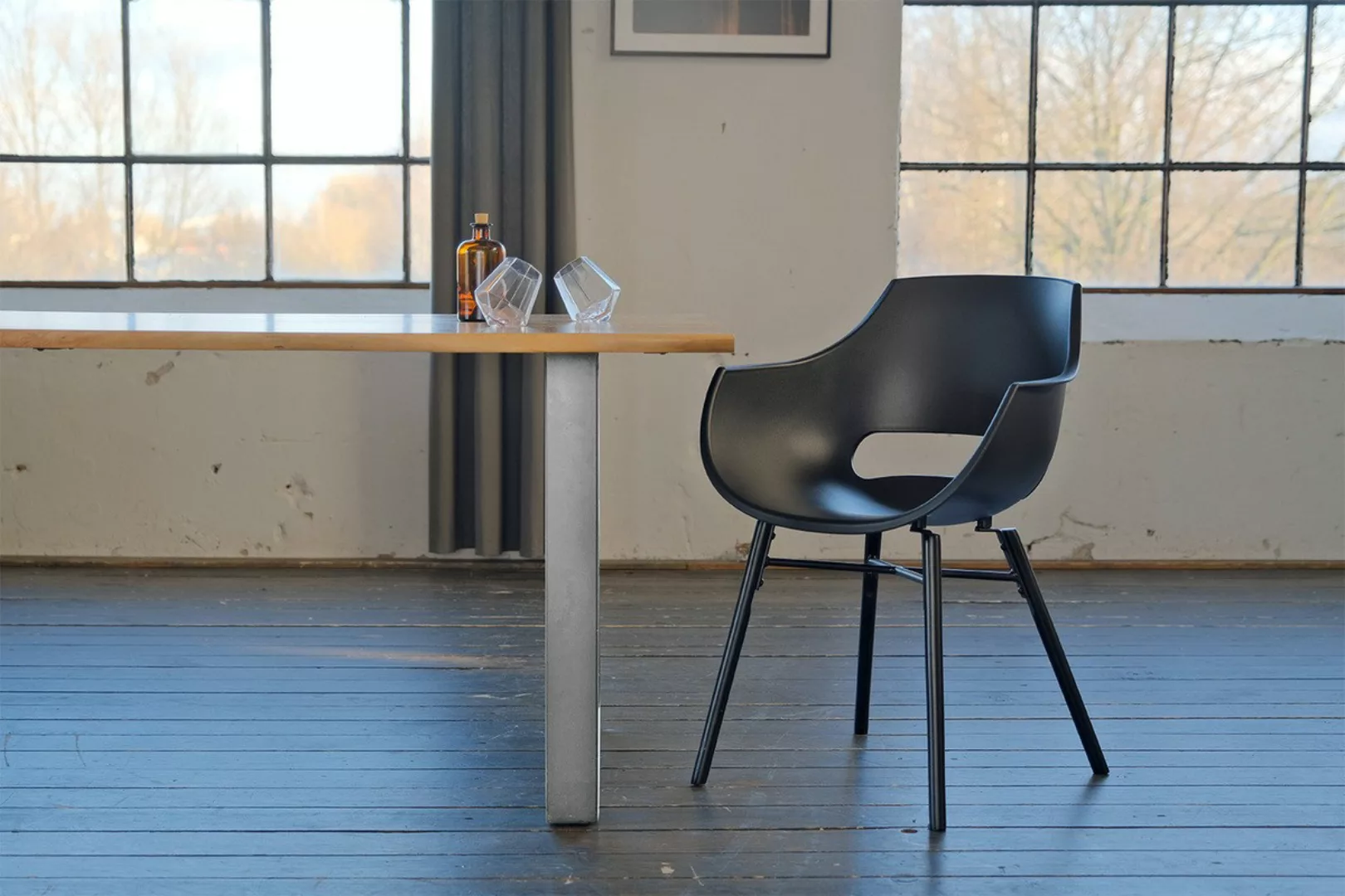 KAWOLA Essgruppe mit Esstisch Baumkante und Stühle ZAJA Kunststoff schwarz günstig online kaufen