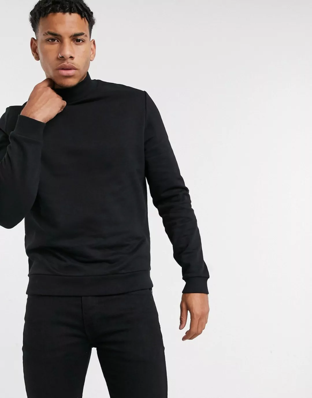 ASOS DESIGN – Sweatshirt aus Bio-Baumwolle mit Rollkragen in Schwarz günstig online kaufen