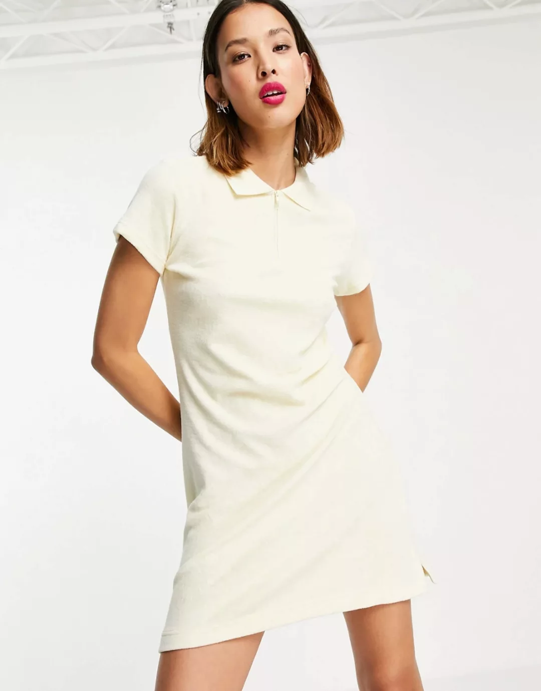 Weekday – Jana – Polo-Minikleid aus Bio-Baumwolle in Blassgelb günstig online kaufen