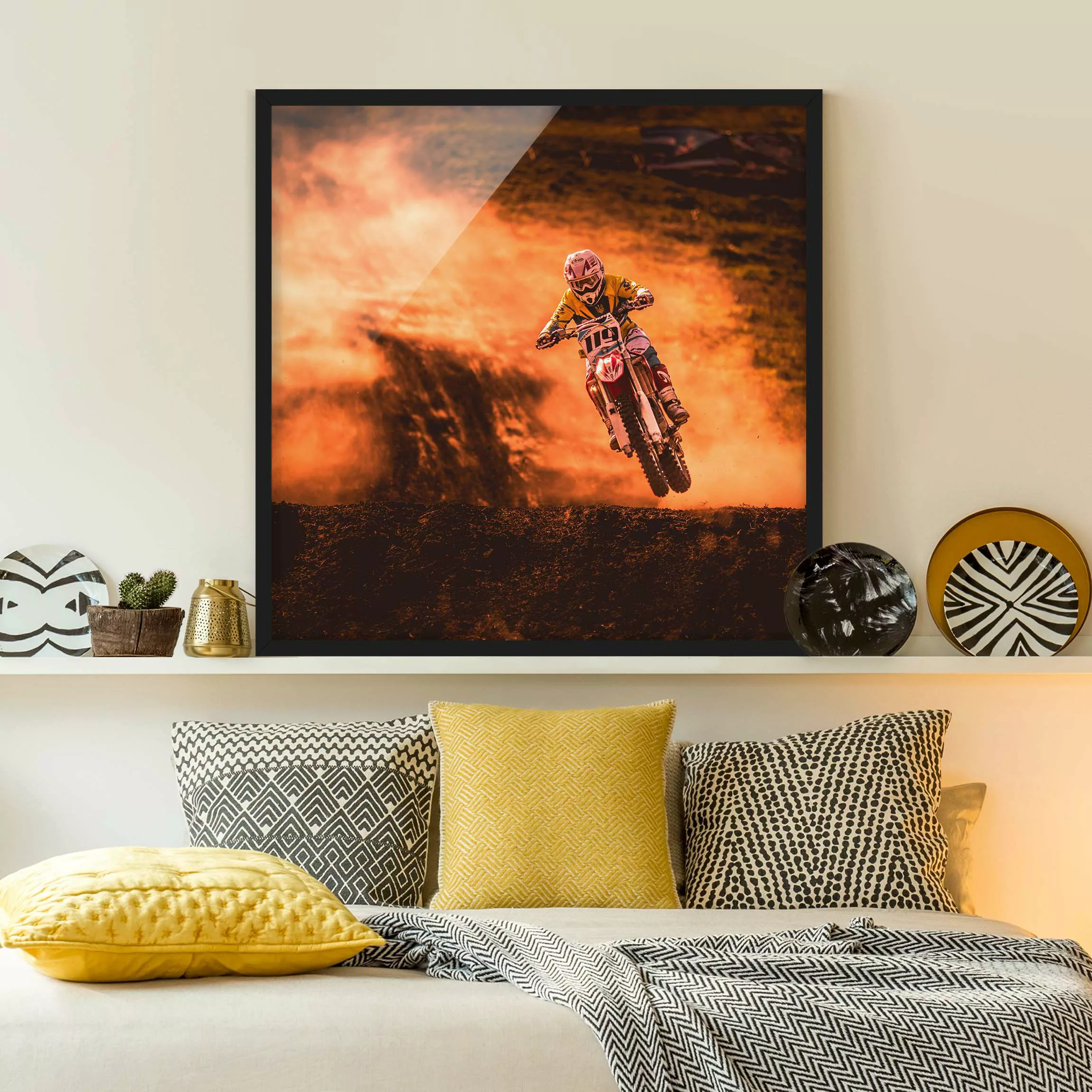 Bild mit Rahmen Kinderzimmer - Quadrat Motocross im Staub günstig online kaufen