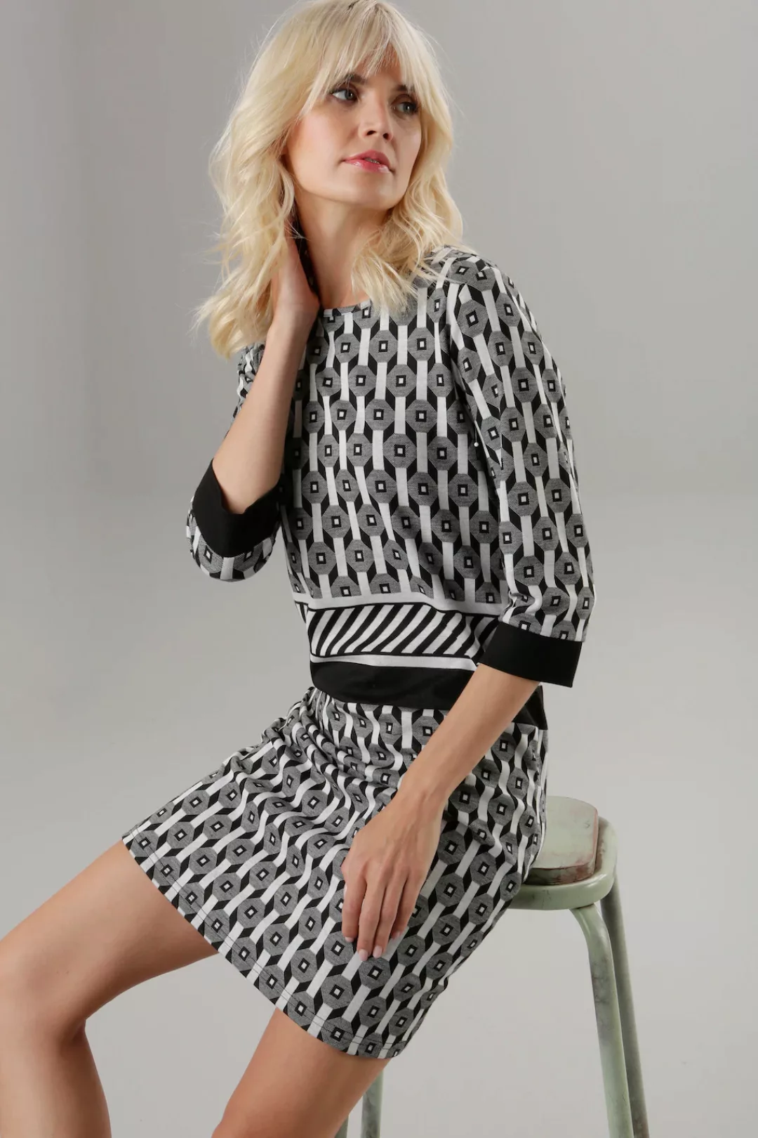 Aniston SELECTED Jerseykleid, mit geometrischem Muster günstig online kaufen
