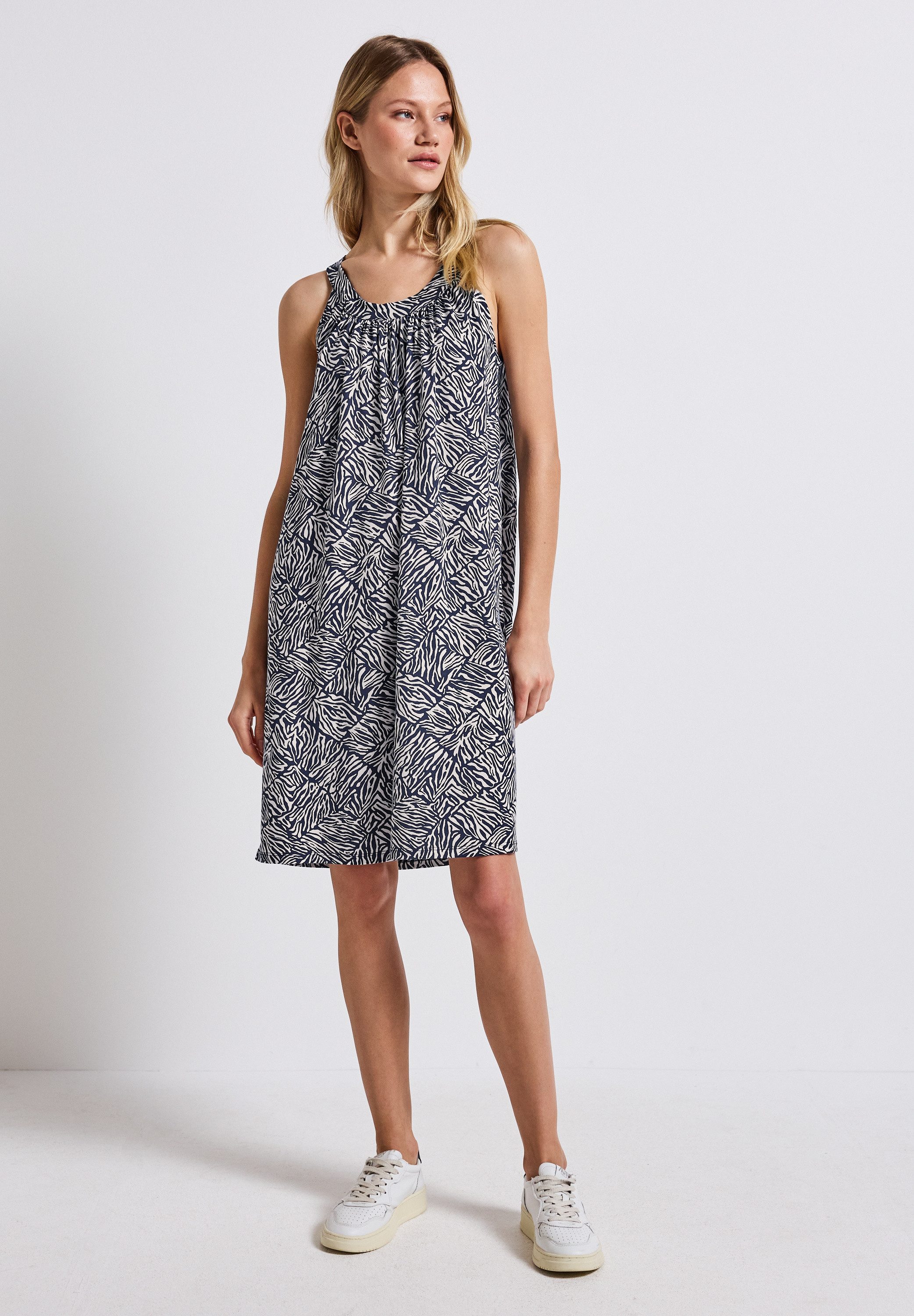 STREET ONE Neckholderkleid mit grafischem Muster günstig online kaufen