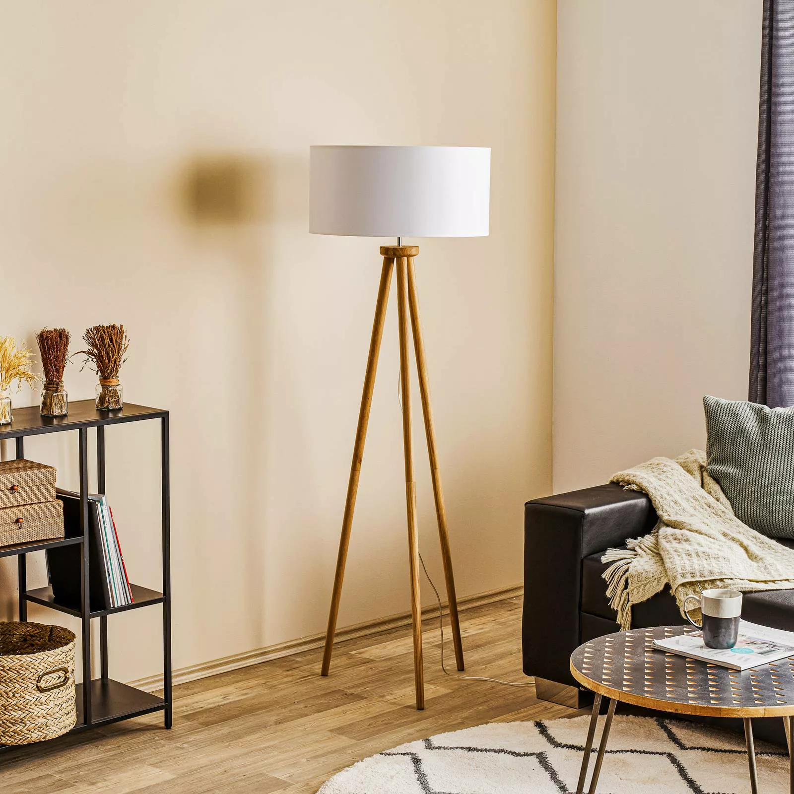 Stehlampe Corralee Dreibein Holz, Stoffschirm weiß günstig online kaufen