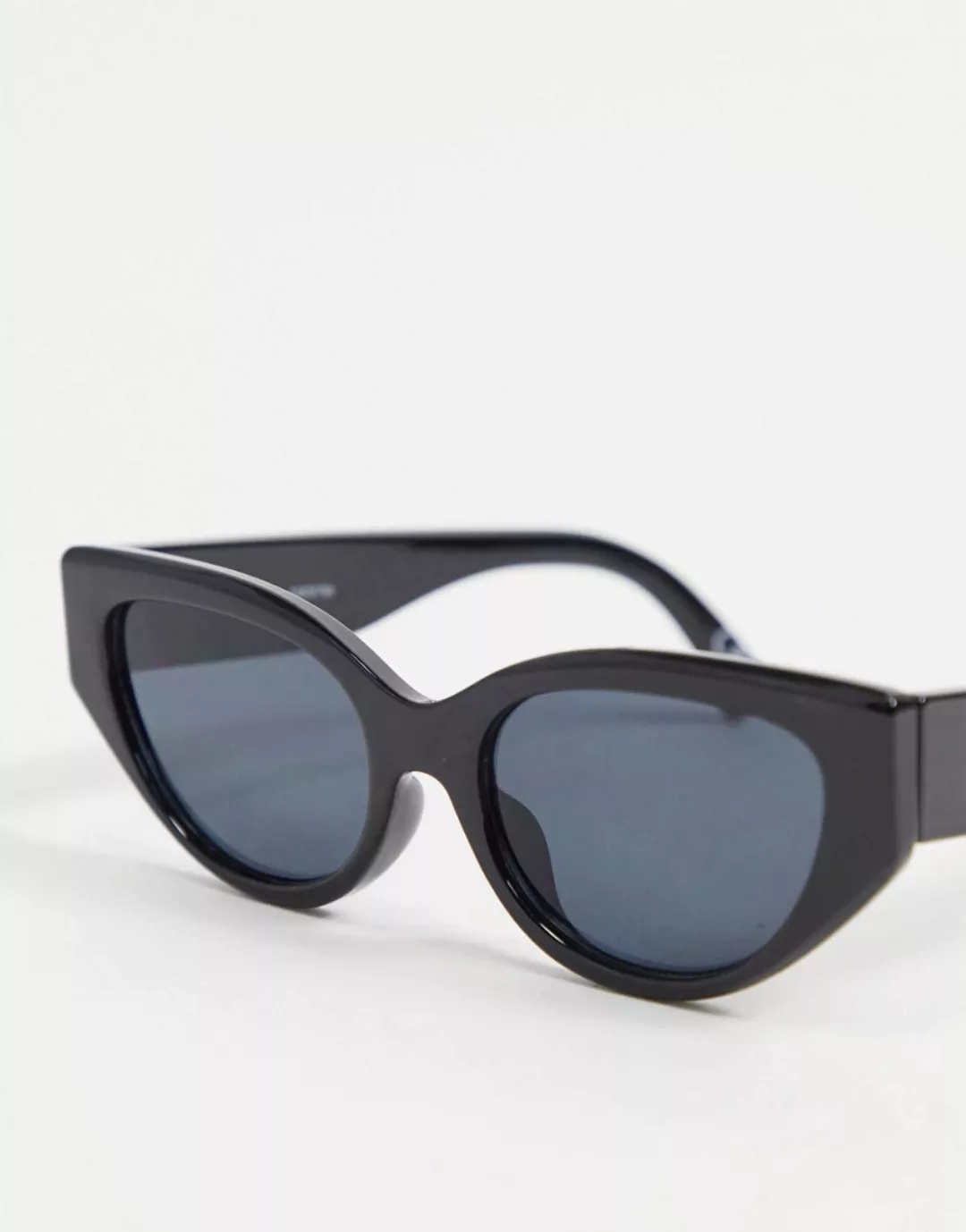ASOS DESIGN – Mandelförmige Cat-Eye-Sonnenbrille mit abgeschrägtem Rahmen a günstig online kaufen