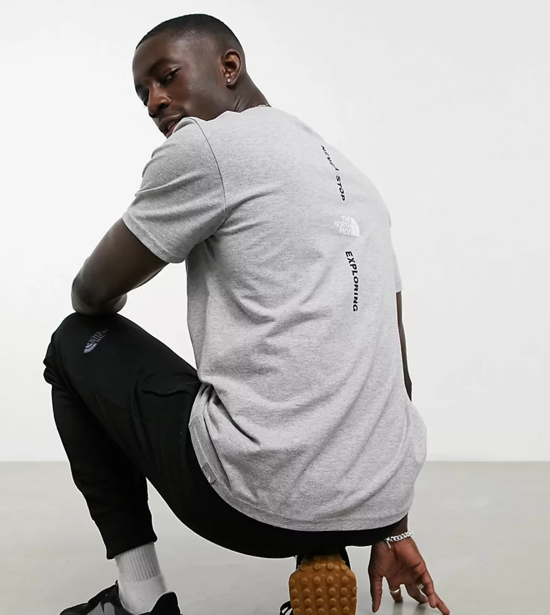 The North Face – Vertical – T-Shirt in Grau, exklusiv bei ASOS günstig online kaufen