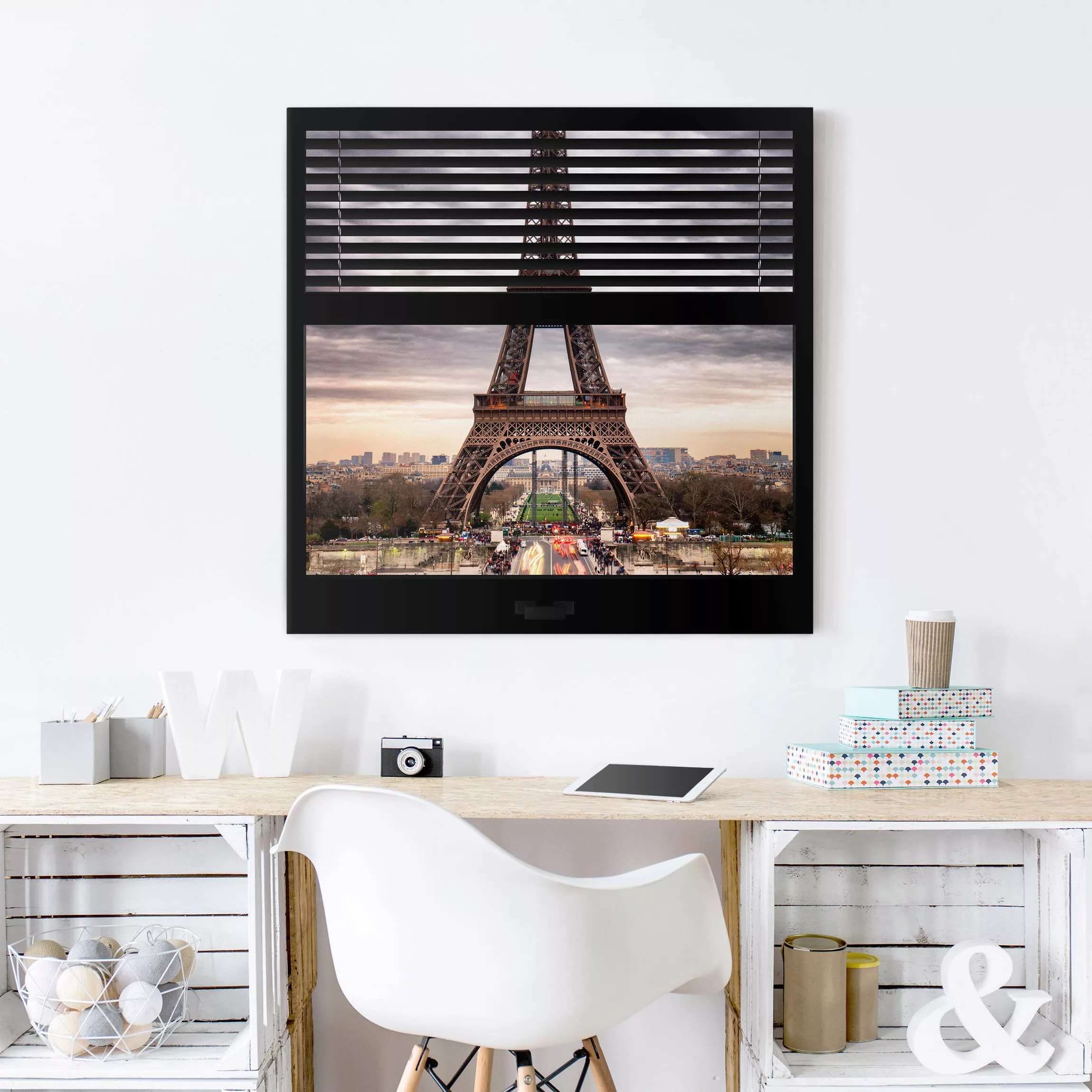 Leinwandbild - Quadrat Fensterblick Jalousie - Eiffelturm Paris günstig online kaufen