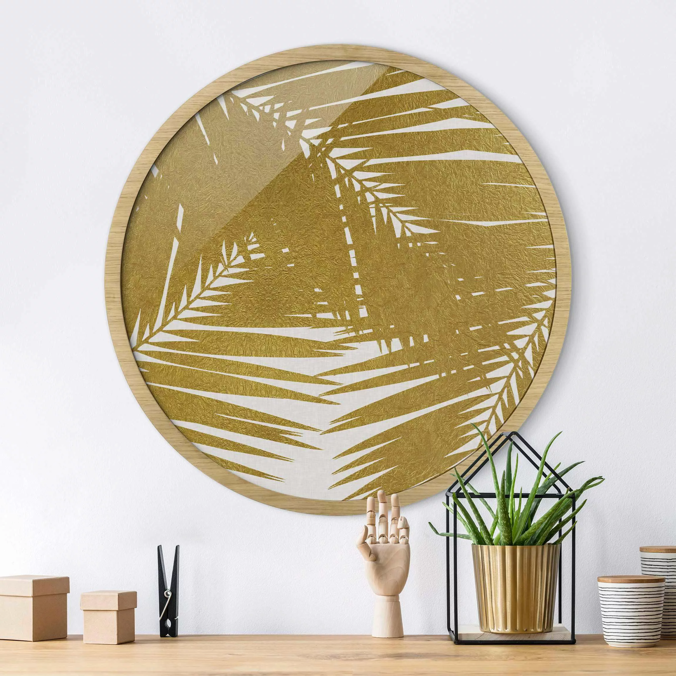 Rundes Gerahmtes Bild Blick durch goldene Palmenblätter günstig online kaufen