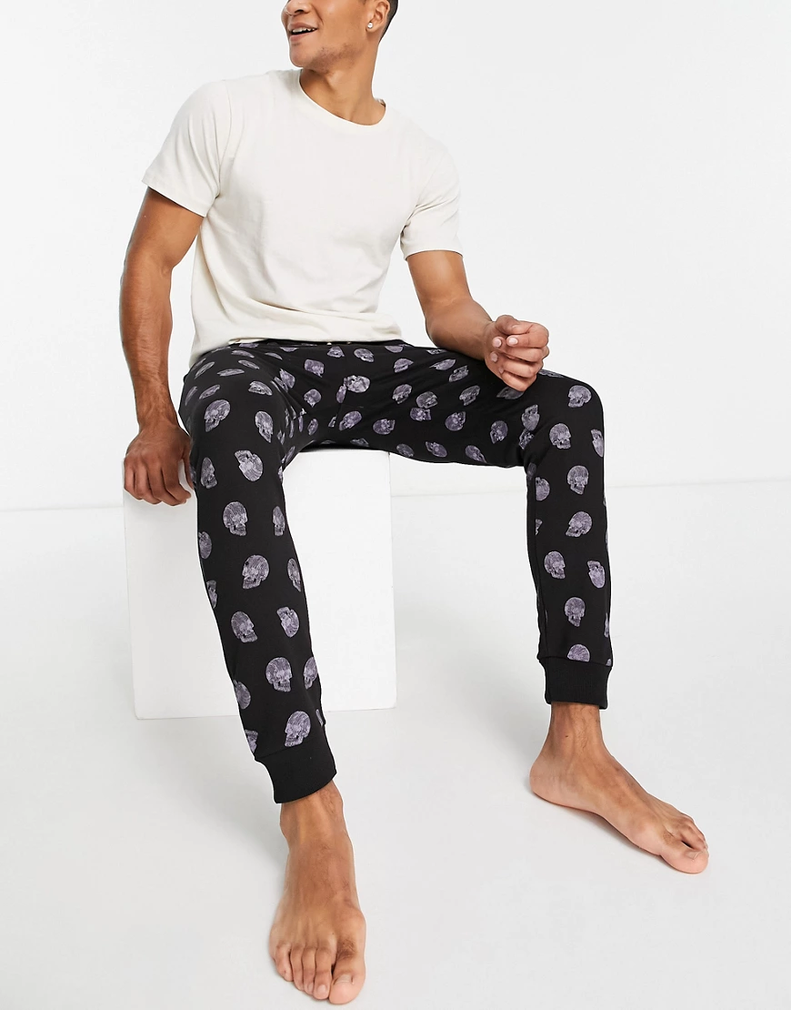 Bolongaro Trevor – Pyjama aus Jogginghose und T-Shirt mit Totenkopf-Detail- günstig online kaufen