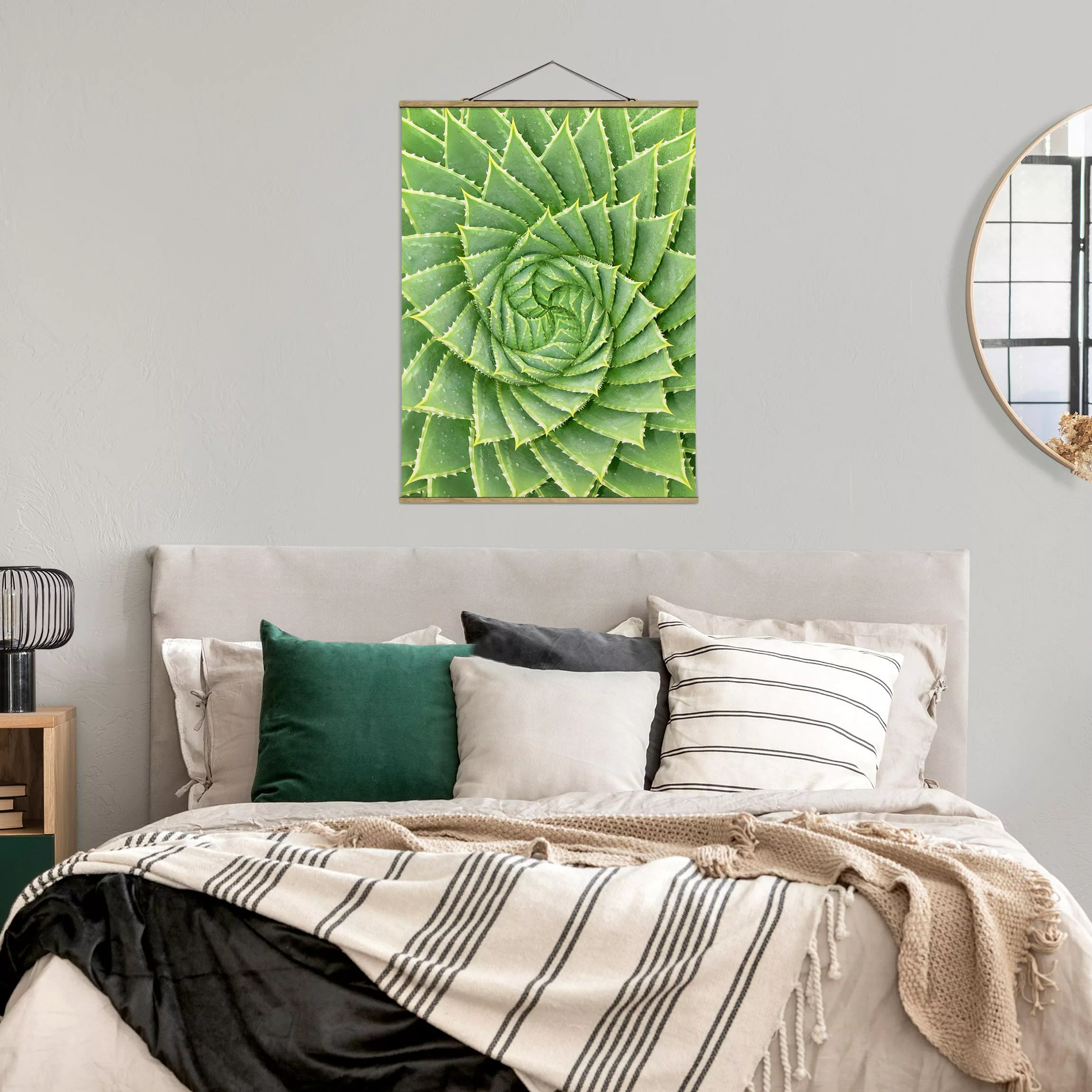 Stoffbild Blumen mit Posterleisten - Hochformat Spiral Aloe günstig online kaufen