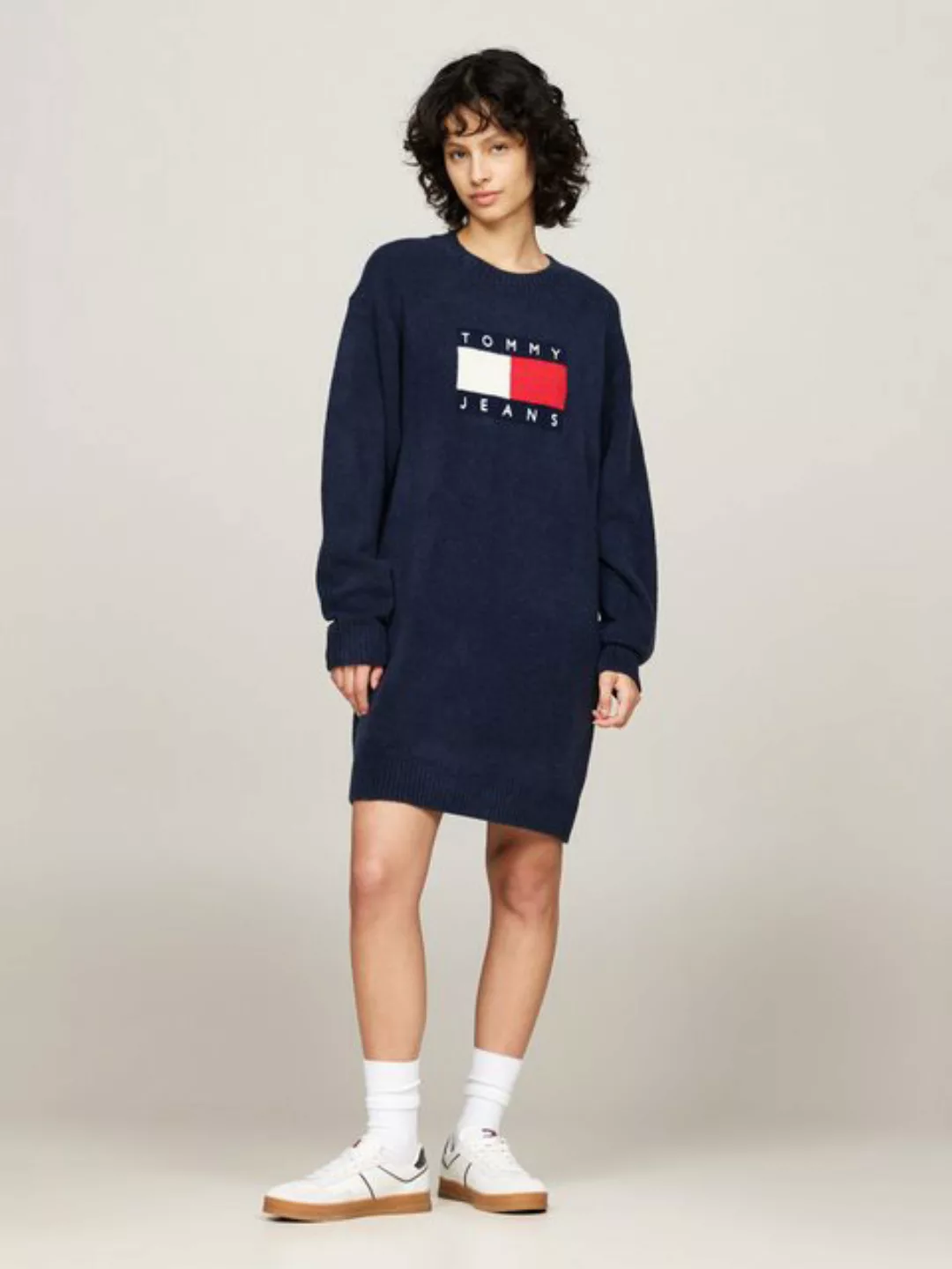 Tommy Jeans Strickkleid TJW MLNGE FLAG SWEATER DRESS EXT mit Logo-Flag günstig online kaufen