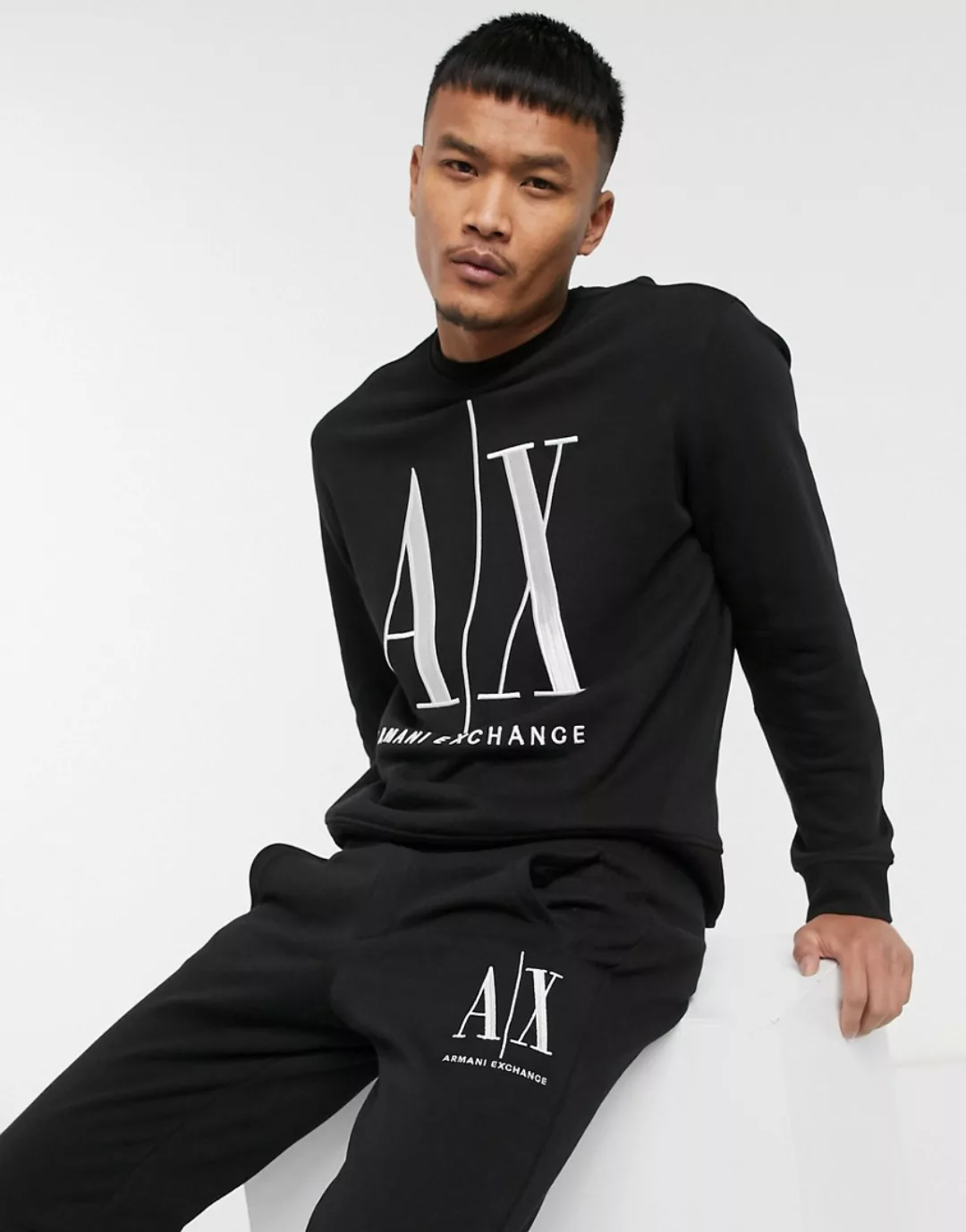 Armani Exchange – Icon – Schwarzes Sweatshirt mit Rundhalsausschnitt und gr günstig online kaufen