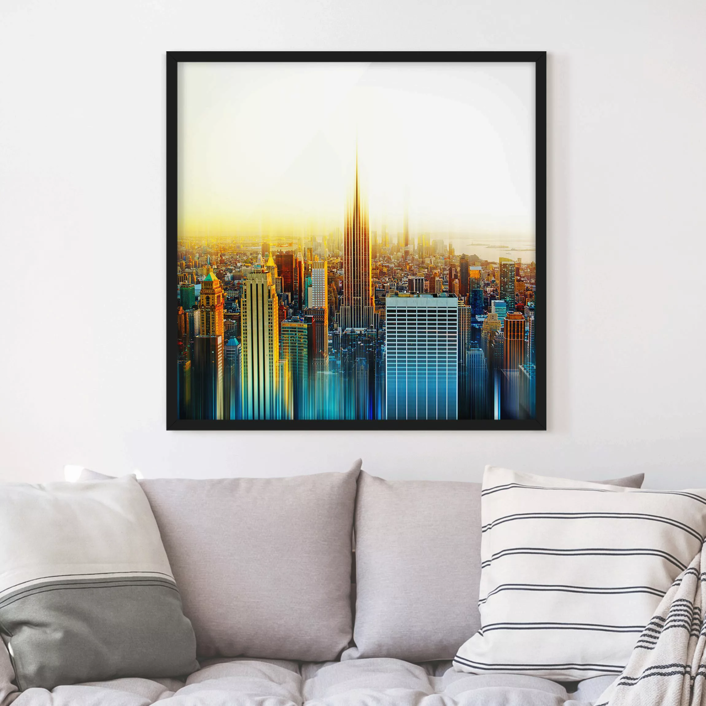 Bild mit Rahmen Architektur & Skyline - Quadrat Manhattan Abstrakt günstig online kaufen