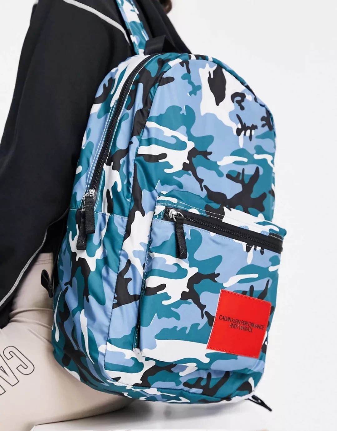 Calvin Klein Sports – Rucksack mit Reißverschluss und blaugrünem Military-M günstig online kaufen