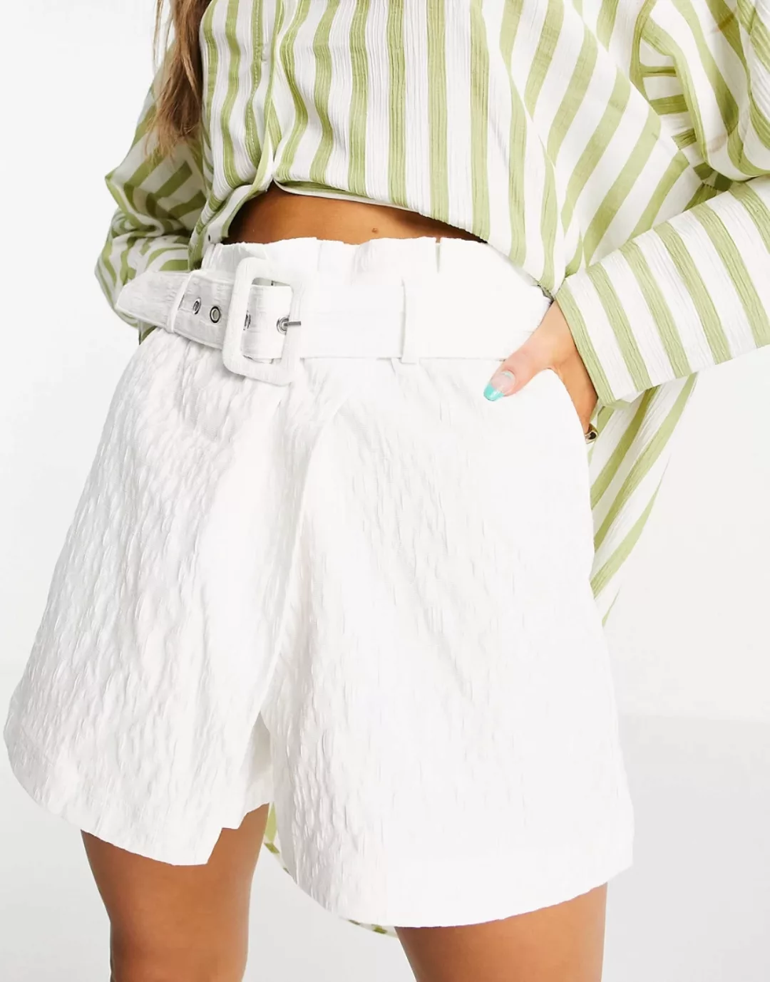 Vila – Shorts in Weiß mit Gürtel, Kombiteil günstig online kaufen