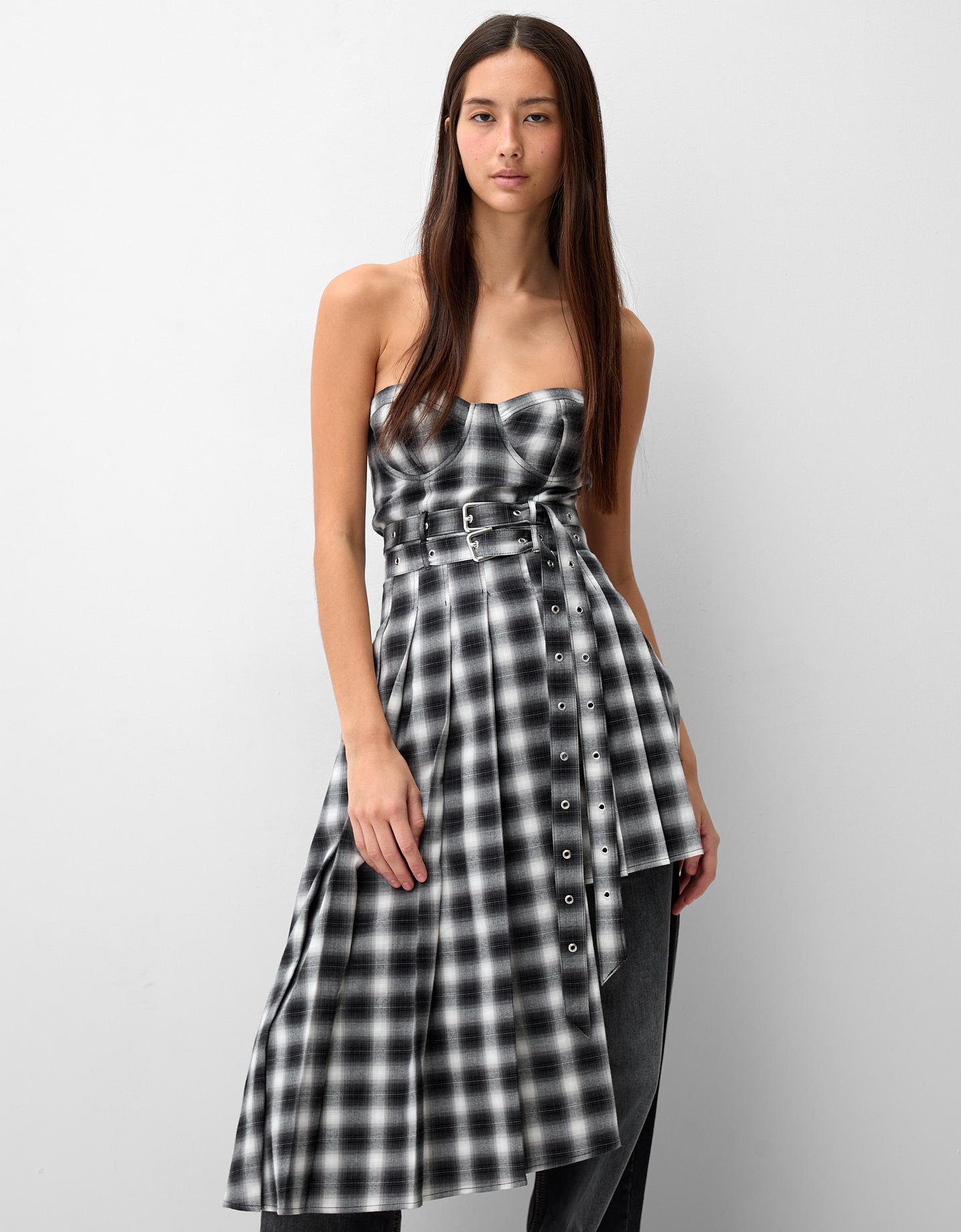 Bershka Asymmetrisches Bandeau-Kleid Damen M Weiss / Schwarz günstig online kaufen