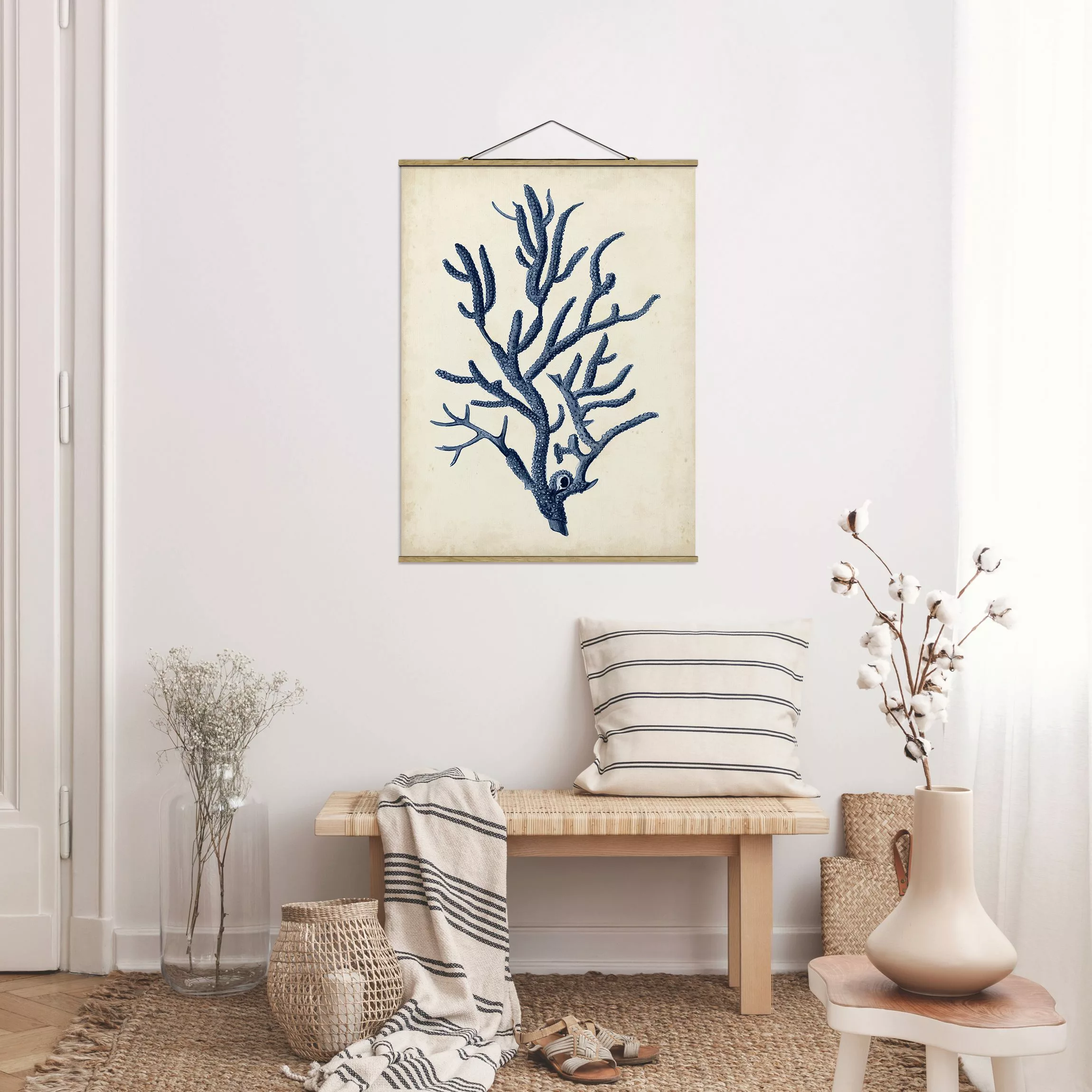 Stoffbild Blumen mit Posterleisten - Hochformat Indigo Koralle II günstig online kaufen