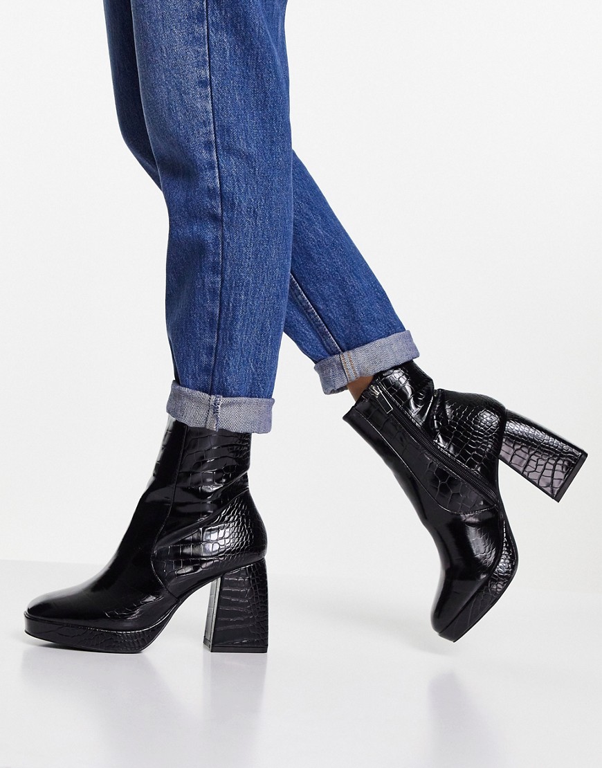 ASOS DESIGN – Era – Stiefel in Kroko-Schwarz mit hohem Absatz und Plateauso günstig online kaufen