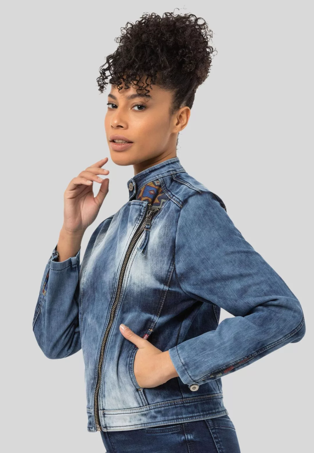 Cipo & Baxx Jeansjacke "JEANS JACKET", ohne Kapuze, modisches Statement günstig online kaufen
