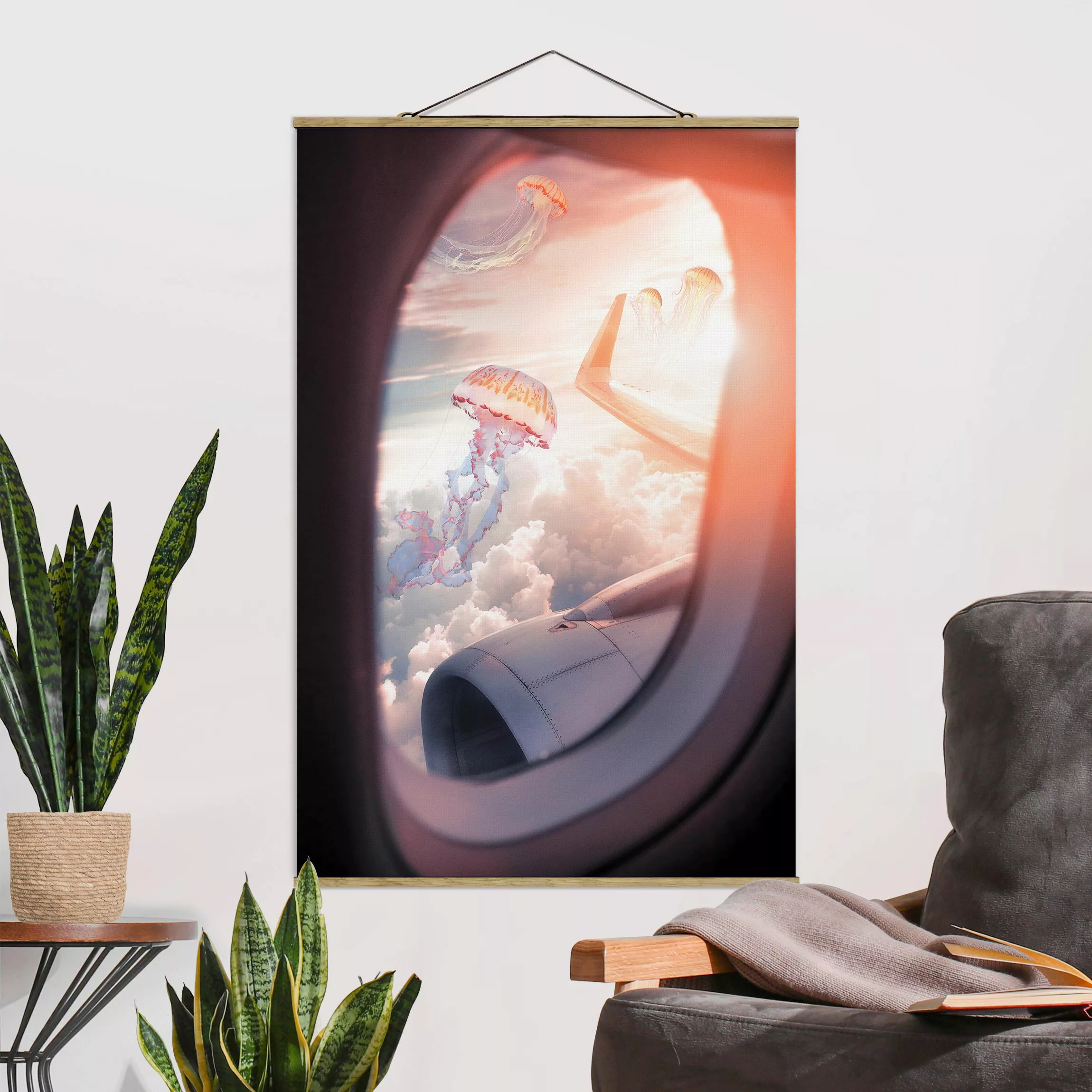 Stoffbild Tiere mit Posterleisten - Hochformat Flugzeug mit Quallen günstig online kaufen