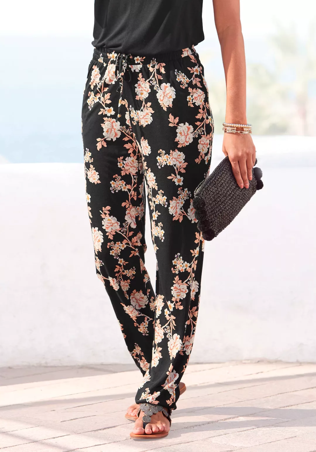 LASCANA Jerseyhose mit Blumenprint und Taschen, schmales Bein, Strandhose, günstig online kaufen