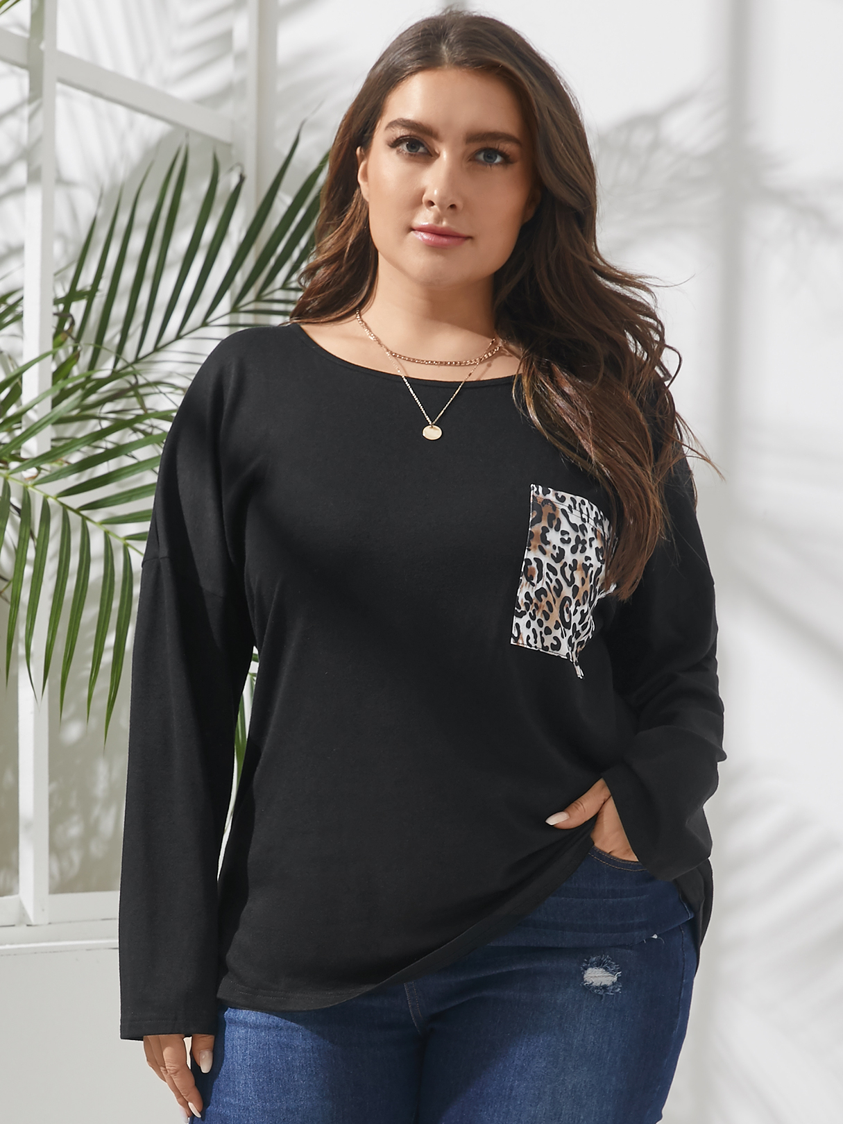 Plus Size Rundhals-T-Shirt mit Leoparden-Patchwork und langen Ärmeln günstig online kaufen