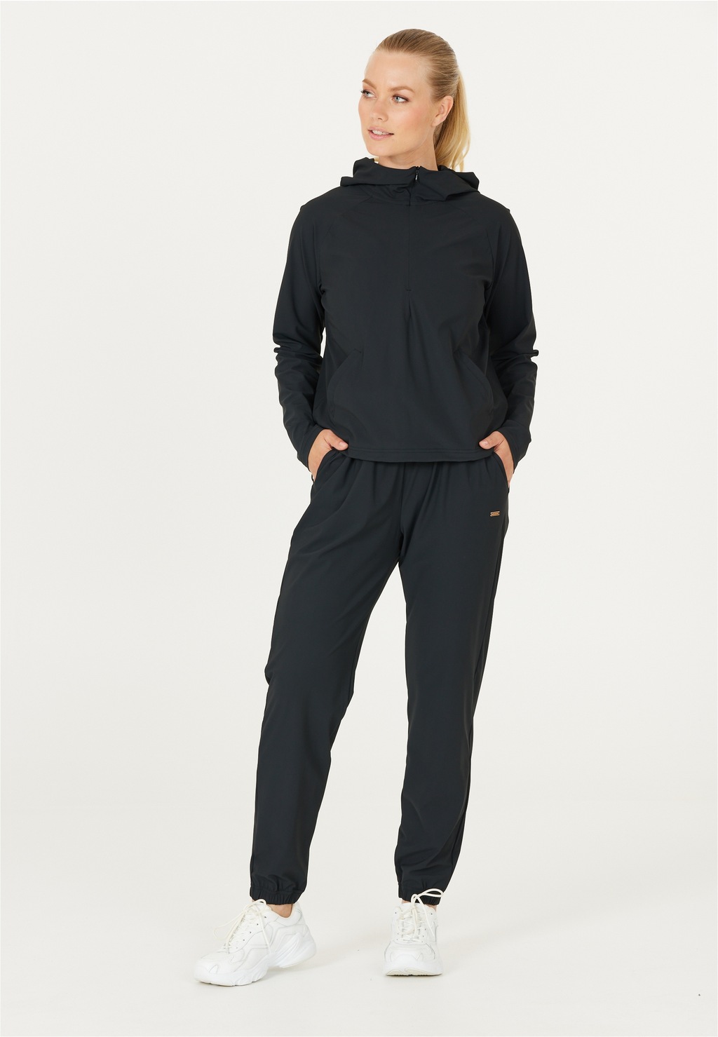 ATHLECIA Stoffhose "Amis", (1 tlg.), aus schnell trocknendem Stretch-Materi günstig online kaufen