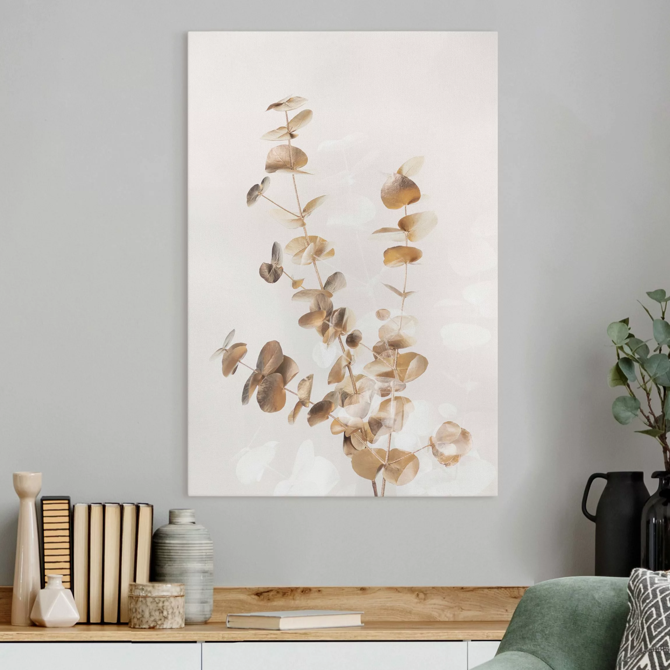 Leinwandbild Goldene Eukalyptuszweige mit Weiß günstig online kaufen
