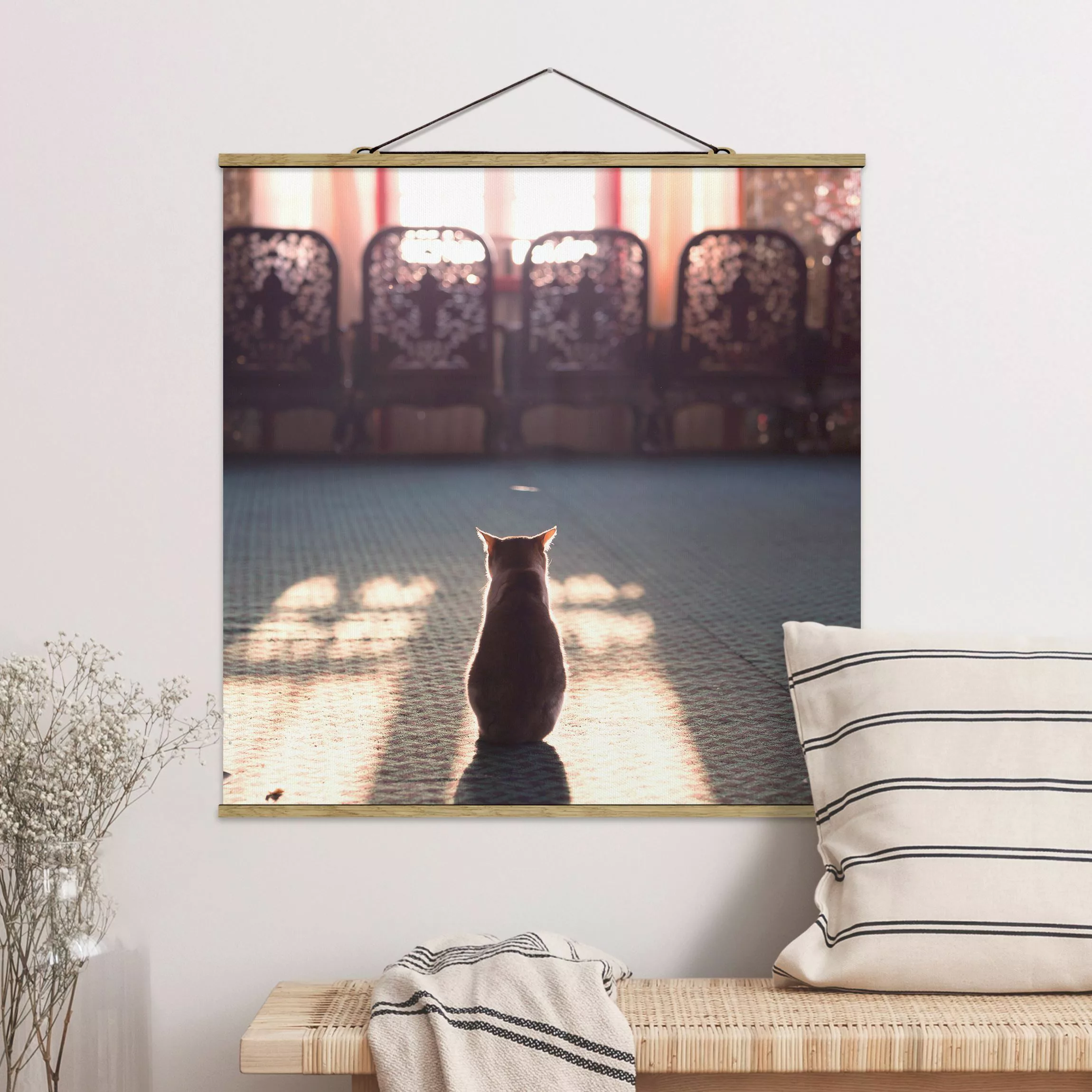 Stoffbild mit Posterleisten Katze im Schein günstig online kaufen