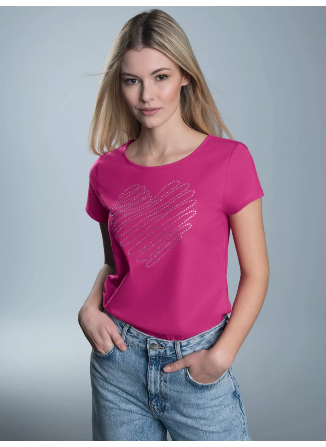 Trigema T-Shirt "TRIGEMA Slim Fit T-Shirt mit glitzerndem Herz-Printmotiv", günstig online kaufen