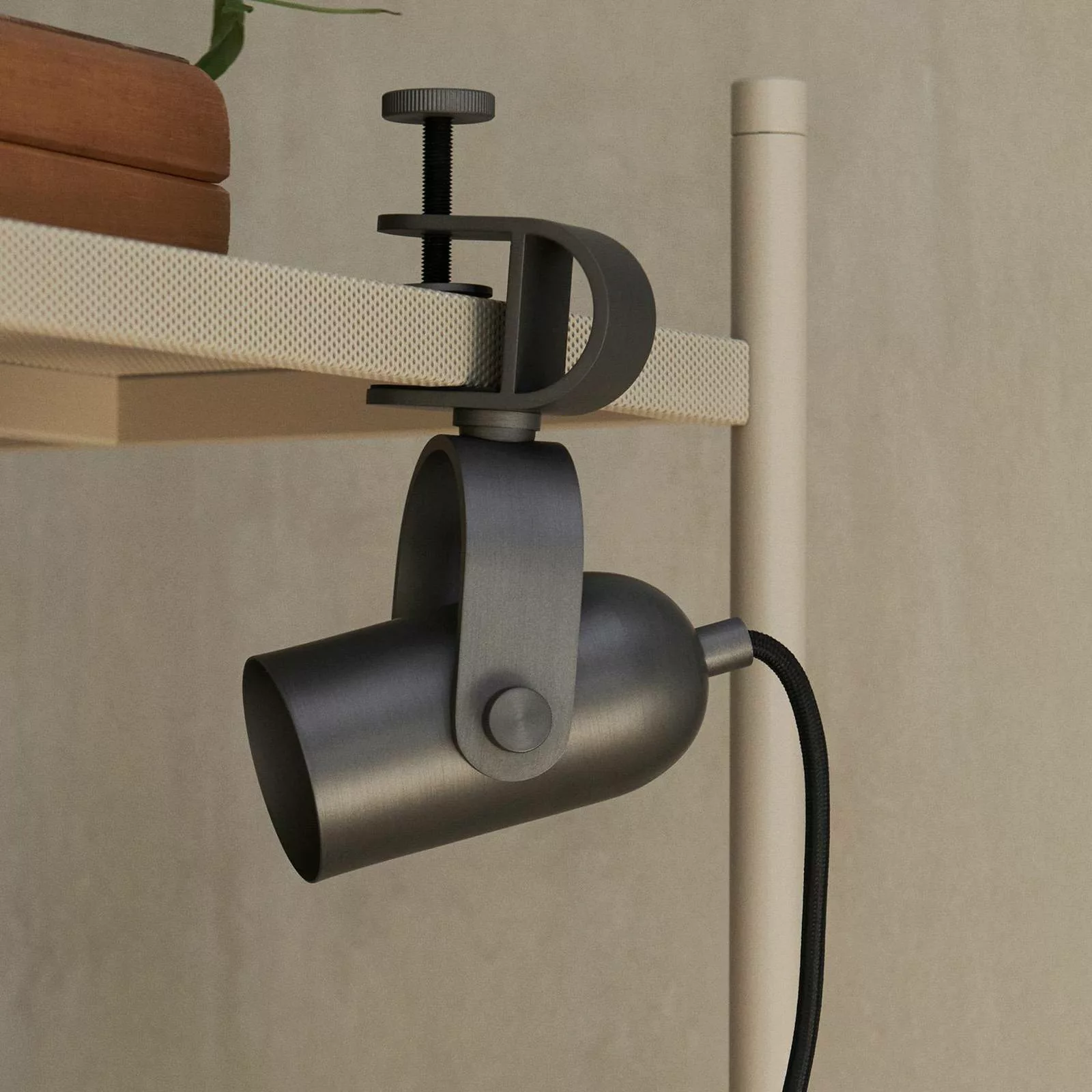 ferm LIVING Klemmleuchte Ruuvi, schwarz, Eisen, Stecker günstig online kaufen