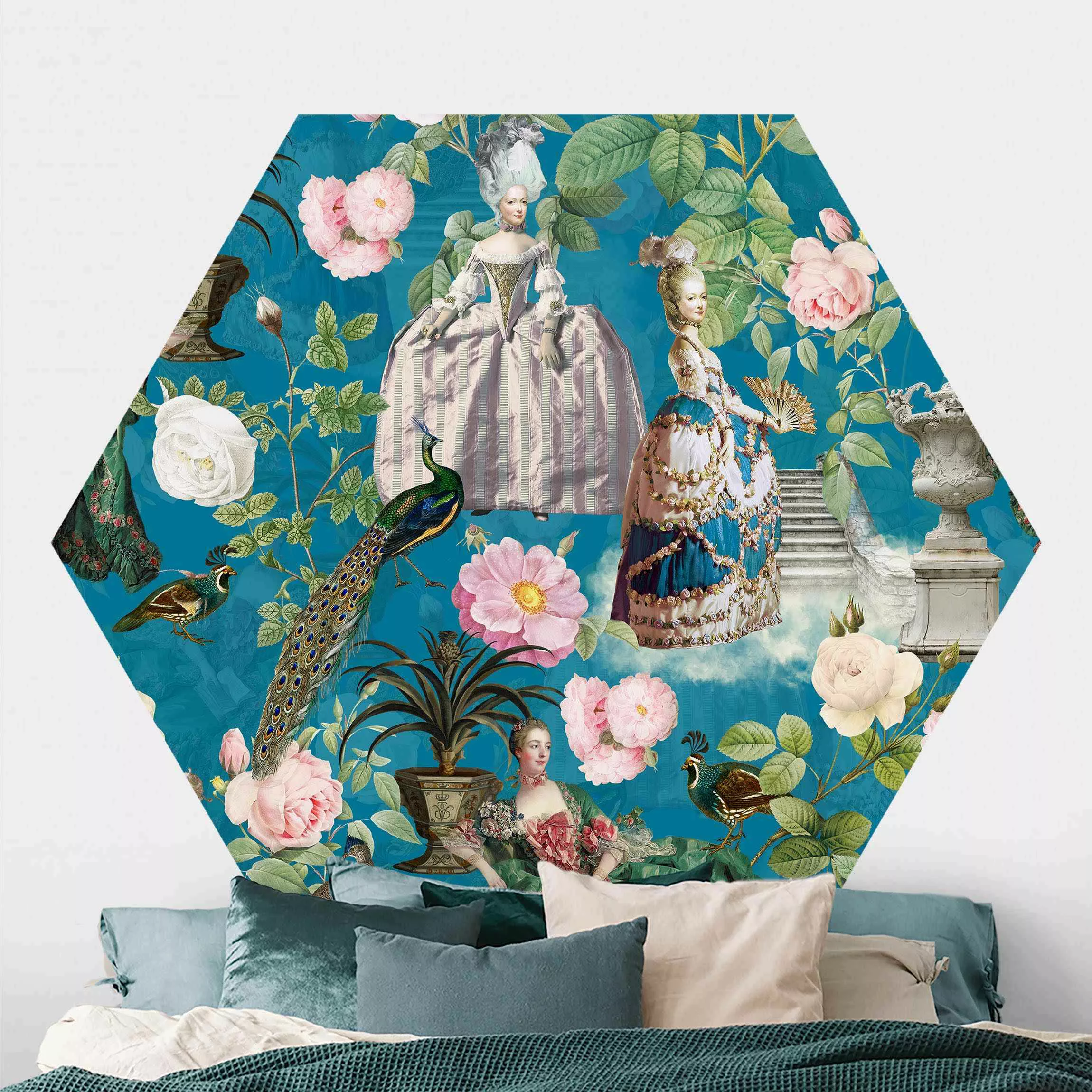 Hexagon Mustertapete selbstklebend Pompöse Kleider im Rosengarten auf Blau günstig online kaufen
