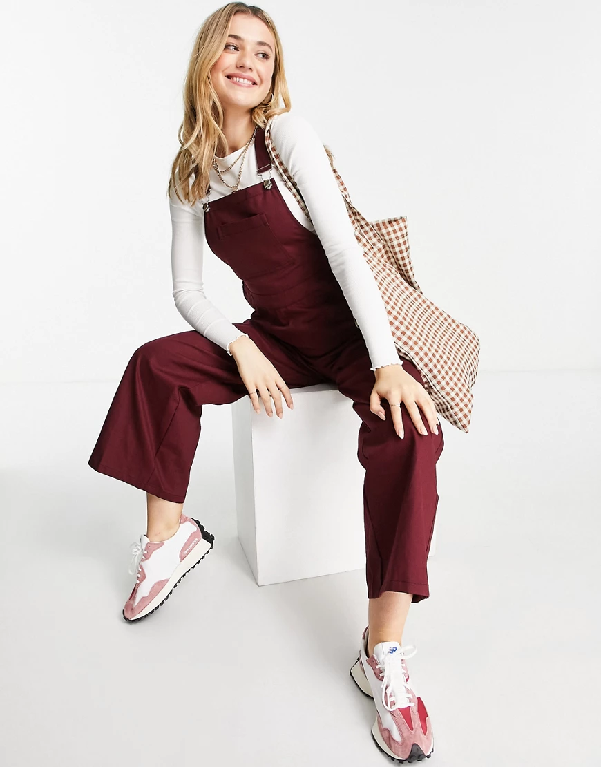 ASOS DESIGN – Ultimate – Latzhose aus Twill in Weinrot mit weitem Bein-Lila günstig online kaufen