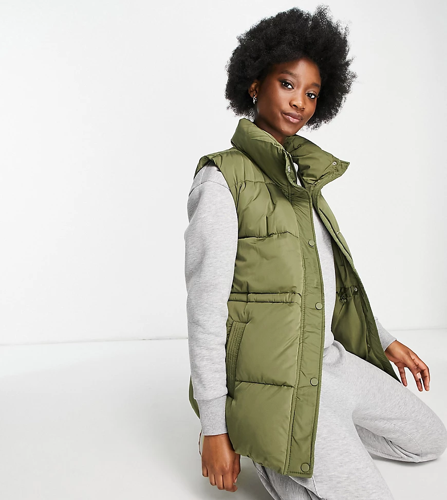 Stradivarius – Wattierte Oversize-Weste in Khaki-Grün günstig online kaufen