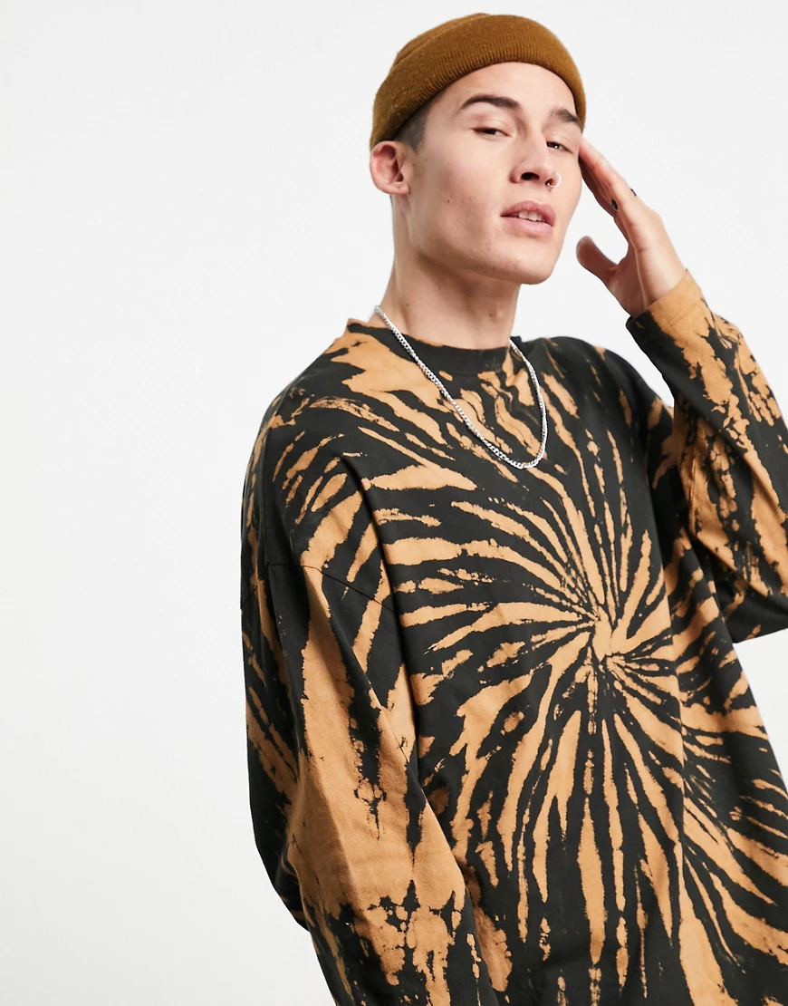 ASOS DESIGN – Oversize-T-Shirt mit Batikmuster in Schwarz und Braun günstig online kaufen