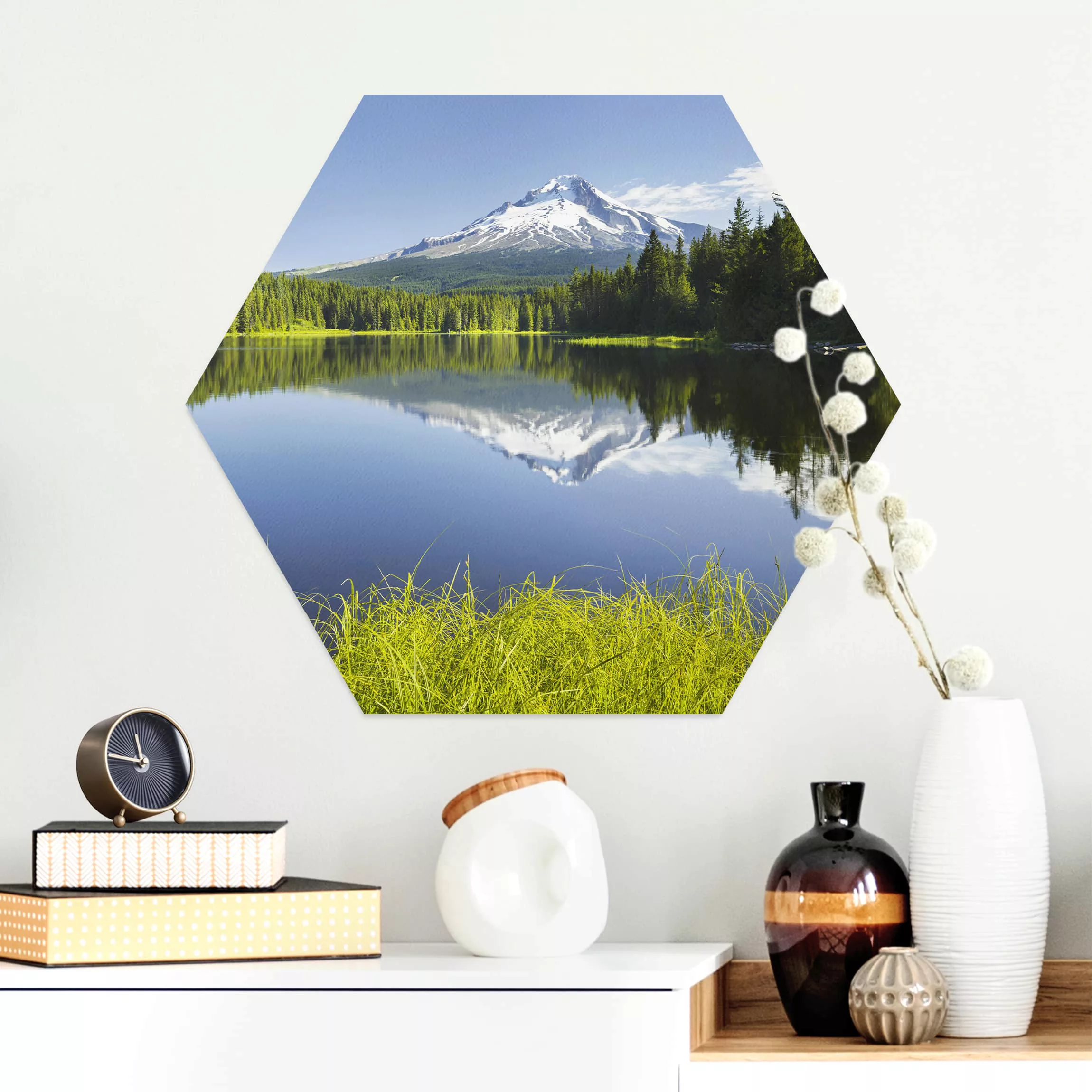 Hexagon-Alu-Dibond Bild Natur & Landschaft Vulkan mit Wasserspiegelung günstig online kaufen