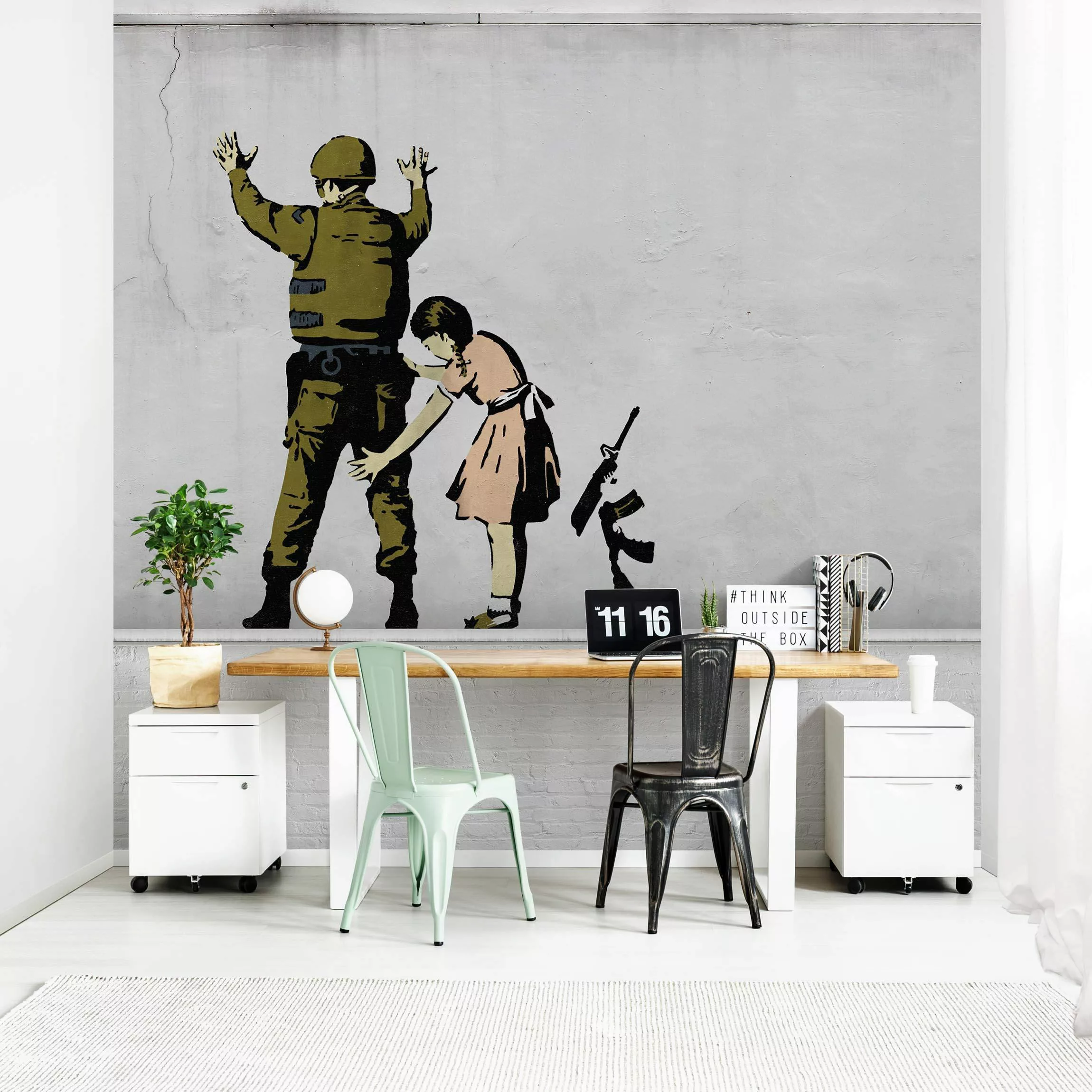 Fototapete Soldat und Mädchen - Brandalised ft. Graffiti by Banksy günstig online kaufen