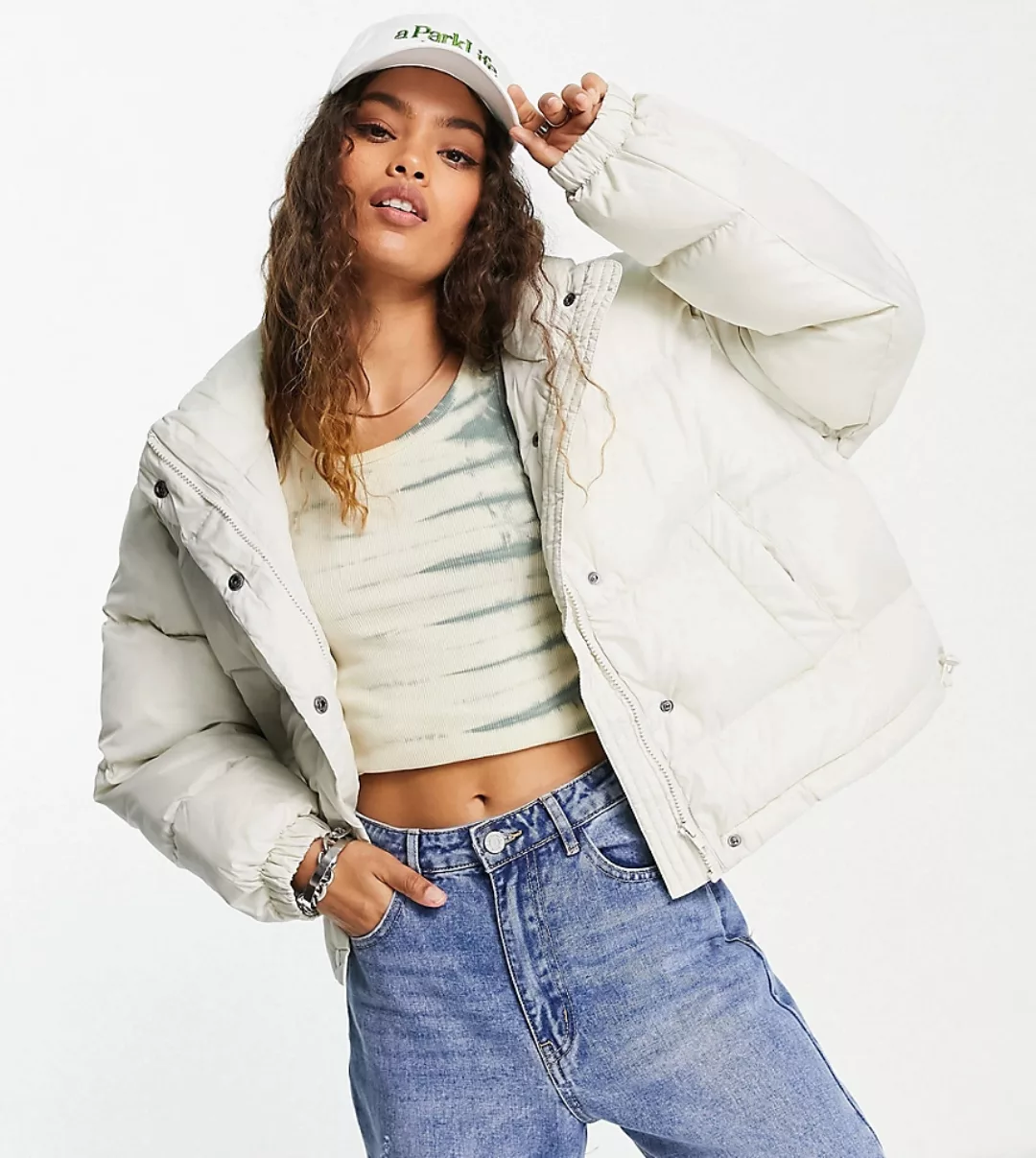 ASOS DESIGN Petite – Oversize-Steppjacke aus recyceltem Material in Creme-W günstig online kaufen