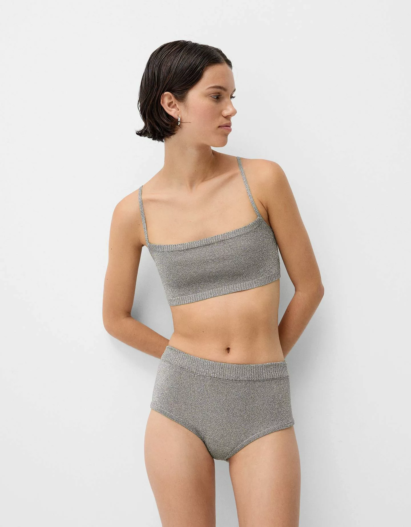 Bershka Metallisierte Mini-Strickshorts Damen M Silber günstig online kaufen